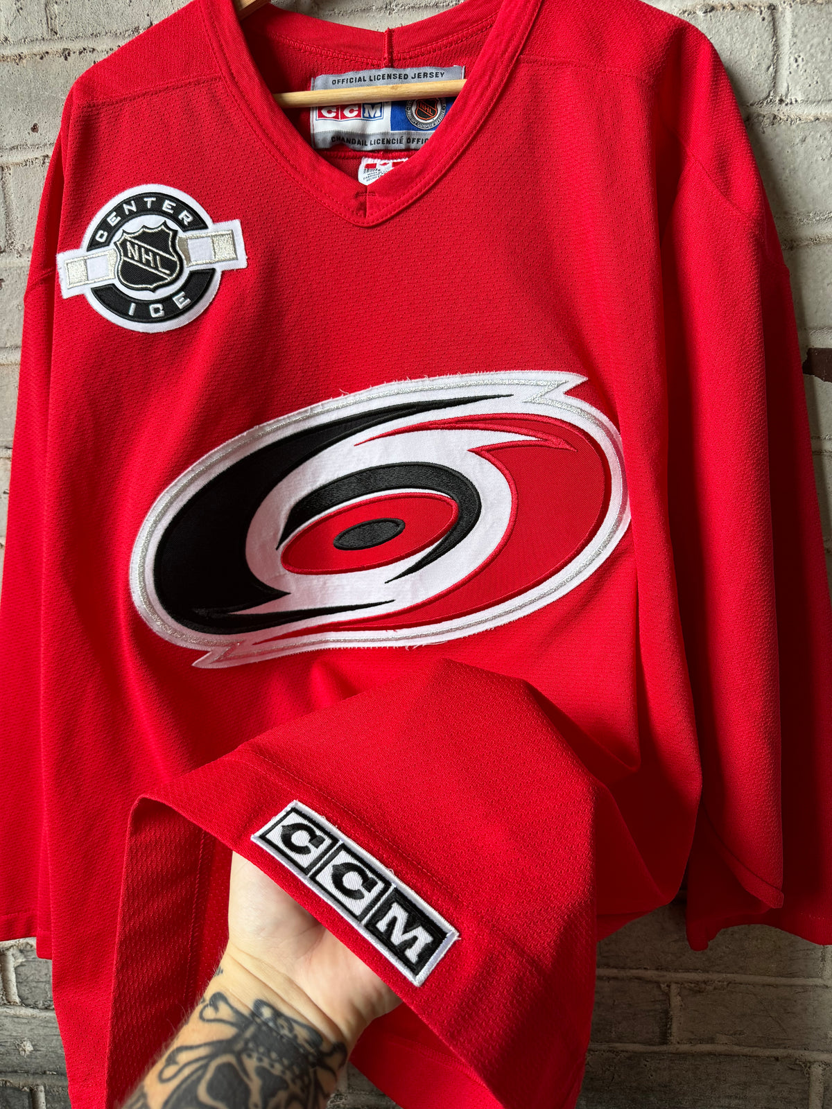 00’s Carolina Hurricanes Vintage Red NHL Center Ice Practice Jersey (Medium)