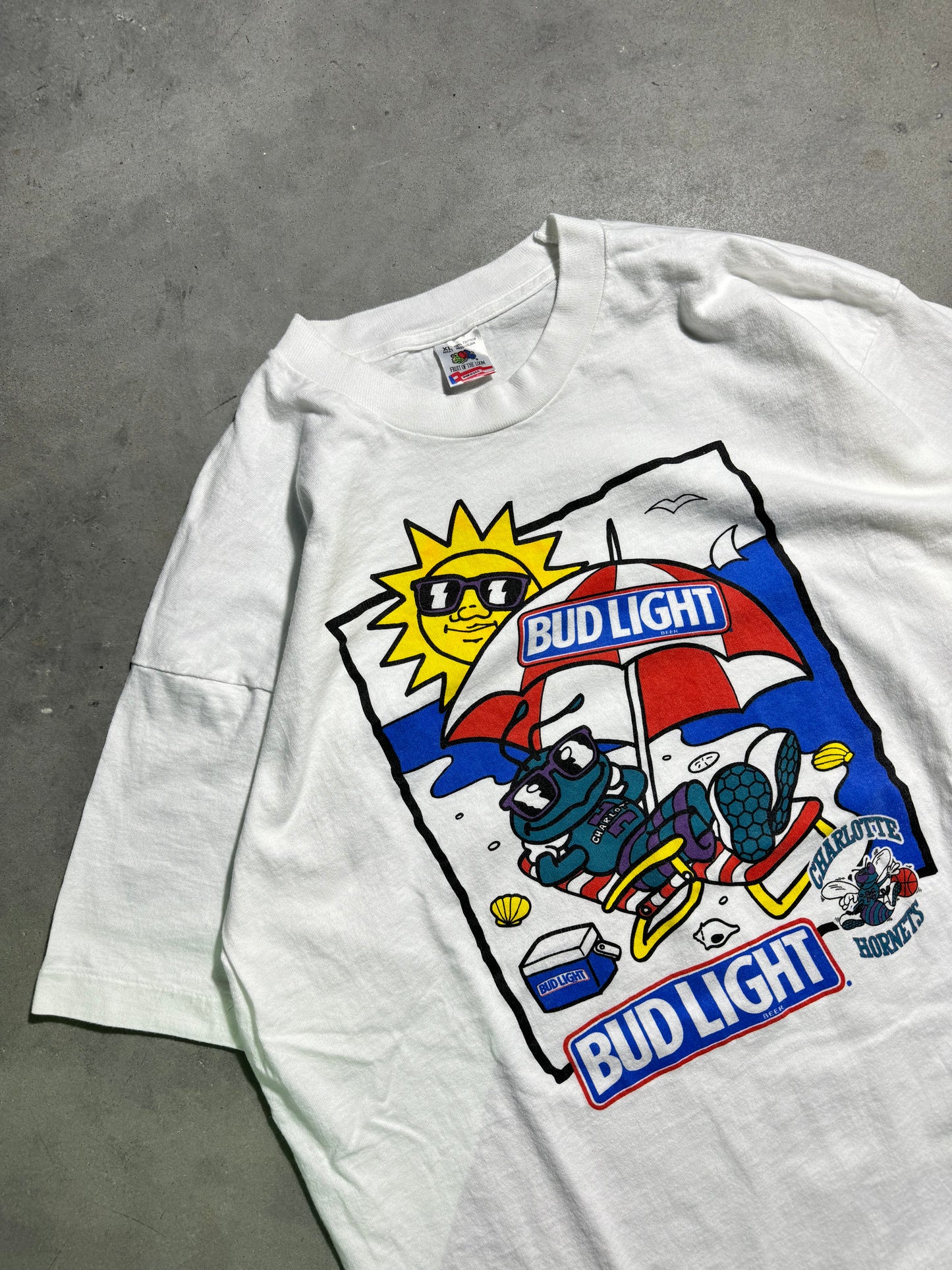 90’s Charlotte Hornets x Bud Light Hugo Beach Scene Vintage NBA Tee - Deadstock (XL)