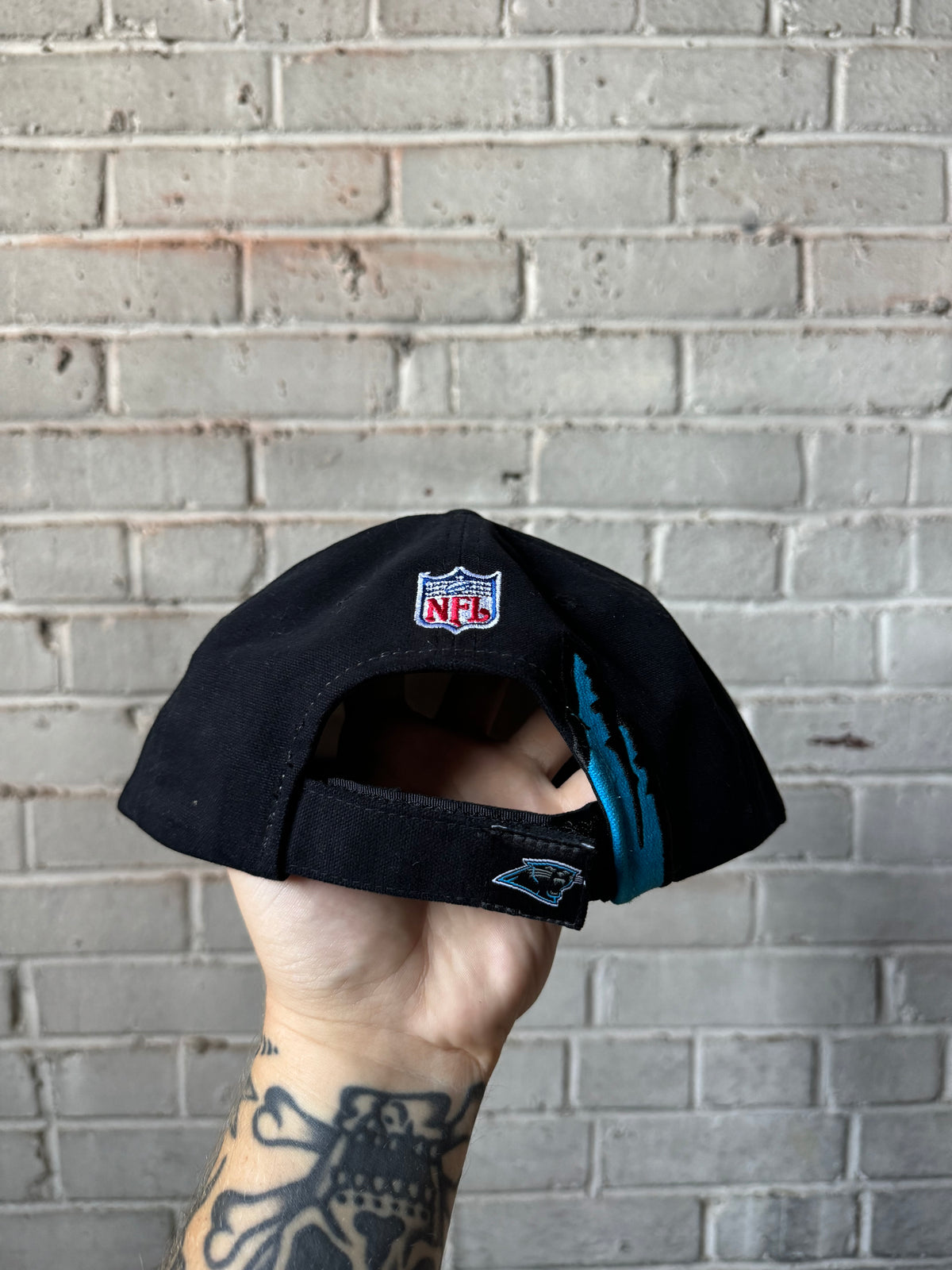 00’s Carolina Panthers Vintage Cat Scratch Font Claw Mark NFL Strapback Hat - Deadstock (OSFA)