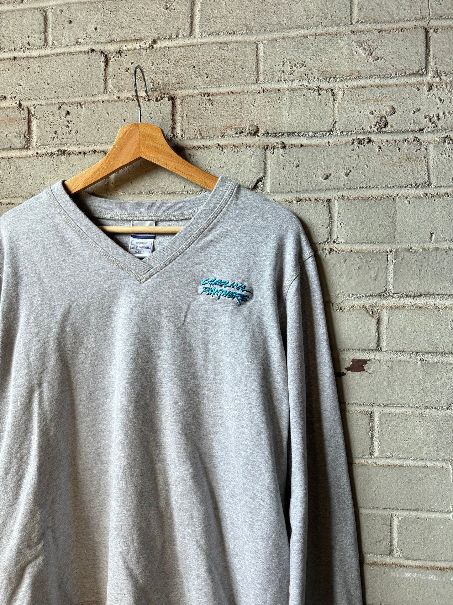 00’s Carolina Panthers Vintage Grey Reebok Cat Scratch Font V Neck Crewneck (Women’s XL)