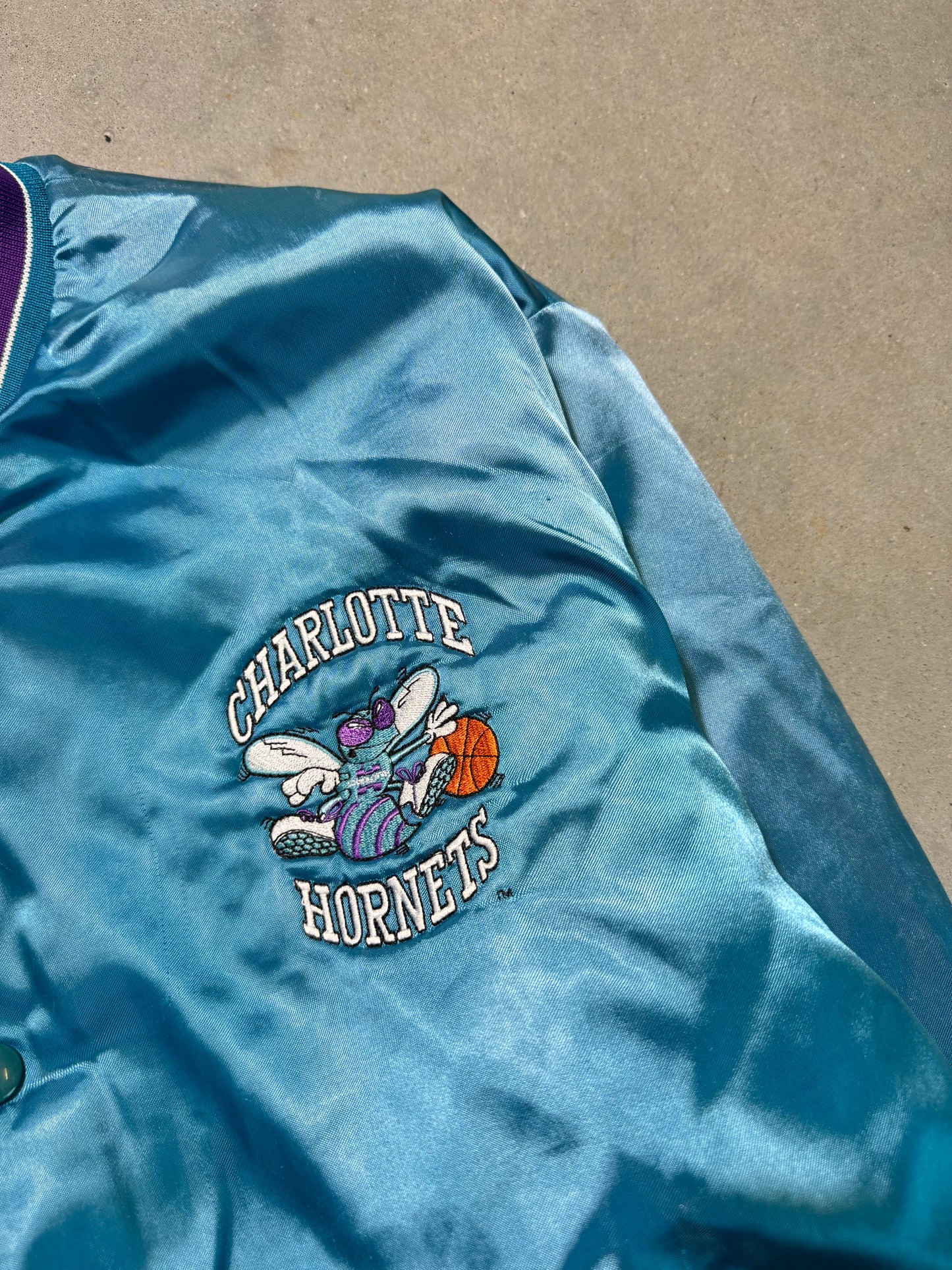 90’s Charlotte Hornets Vintage Distressed Teal Swingster NBA Satin Jacket (Large)
