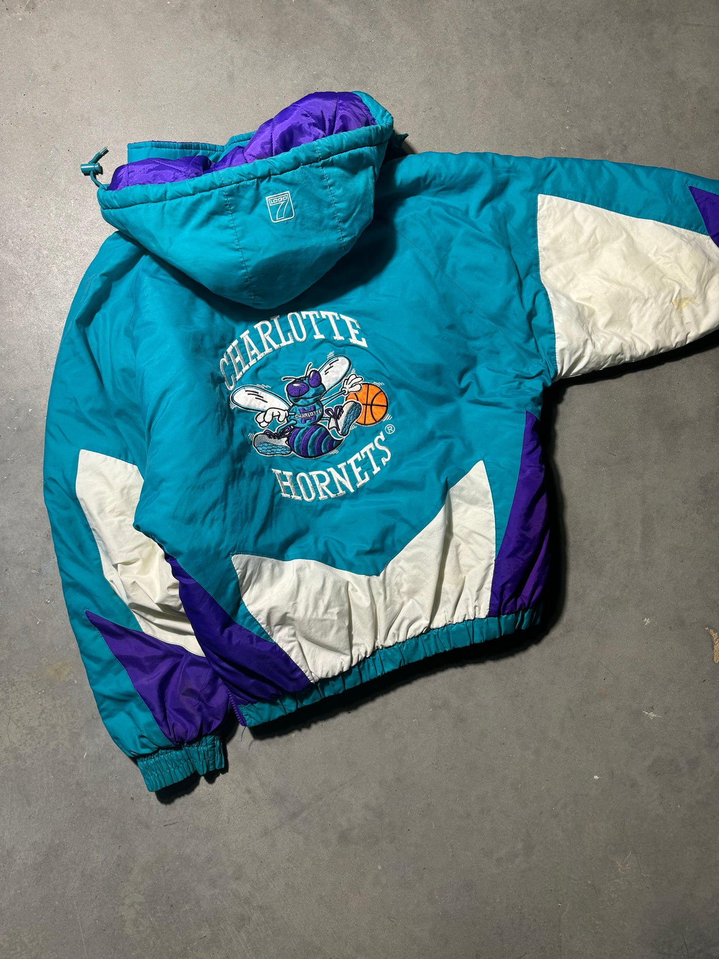 90’s Charlotte Hornets Vintage Teal Colorblocked Half Zip Logo 7 NBA Pullover Puffer Jacket (Large)