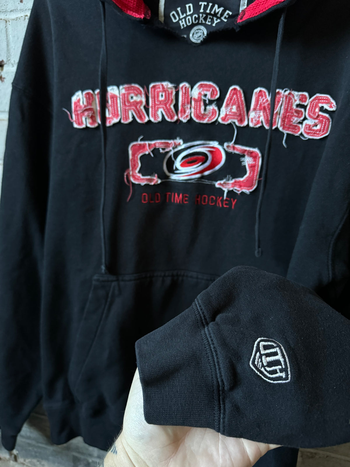 00’s Carolina Hurricanes Thermal Lined Black Old Time Hockey Embroidered NHL Hoodie (XL)