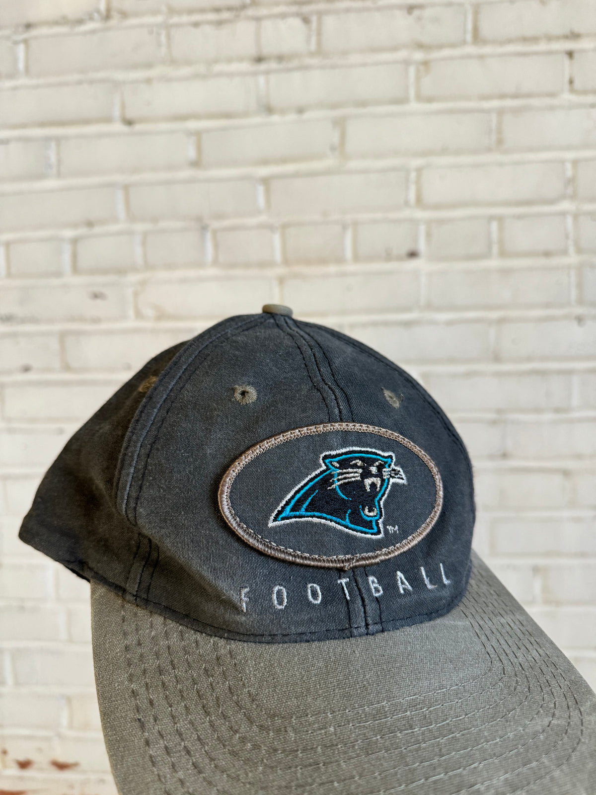 90’s Carolina Panthers Vintage Grey/Khaki Oval Logo Drew Pearson NFL Snapback Hat (OSFA)