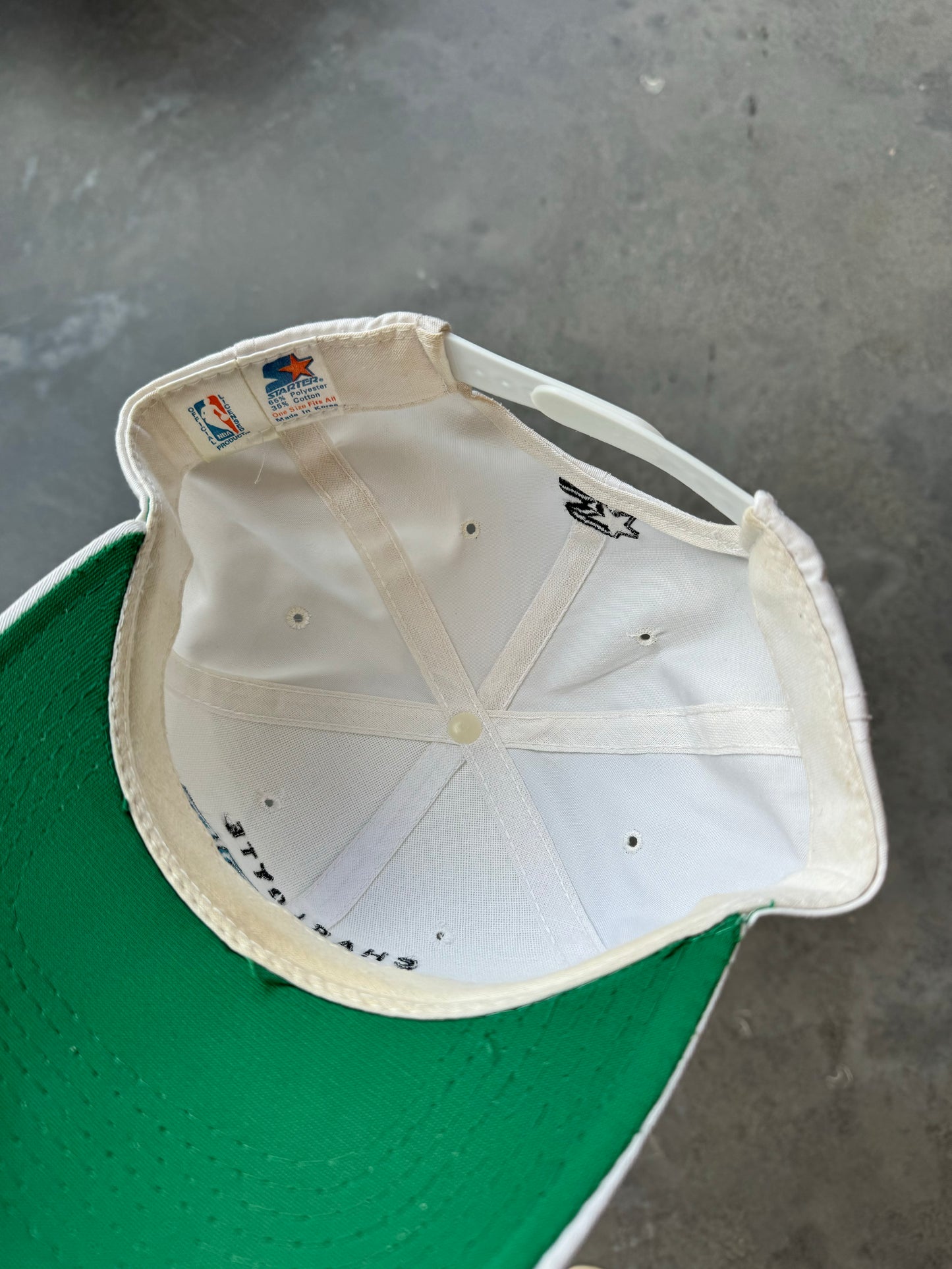 90’s Charlotte Hornets Vintage White Starter Block Letter Arch NBA Snapback Hat (OSFA)