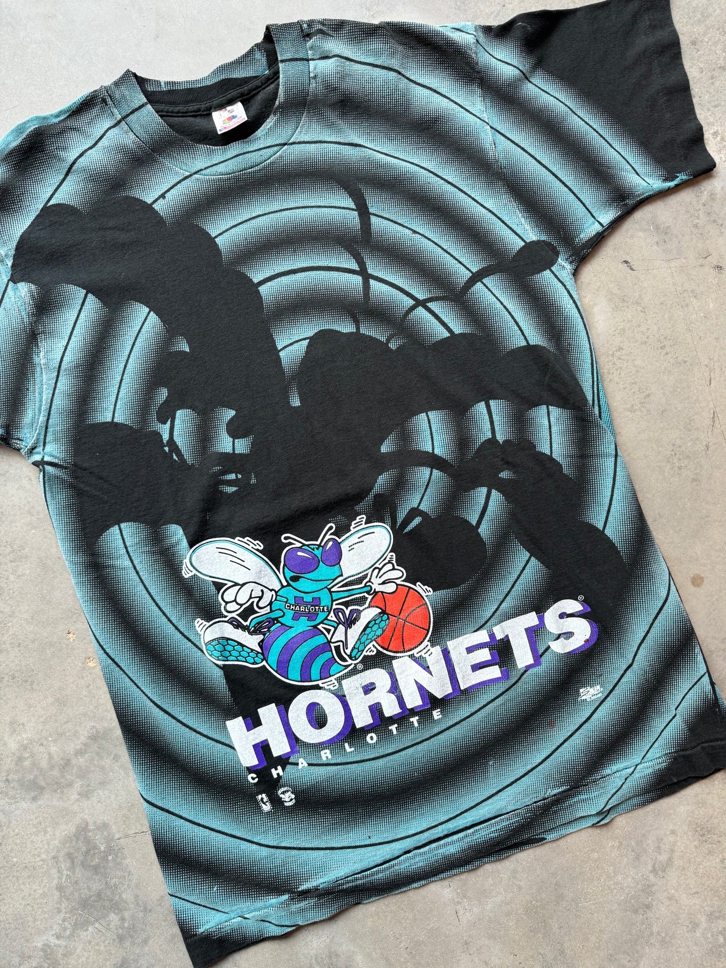 90’s Charlotte Hornets Vintage Salem Sportswear Vintage Shadow Print NBA Tee (Large)