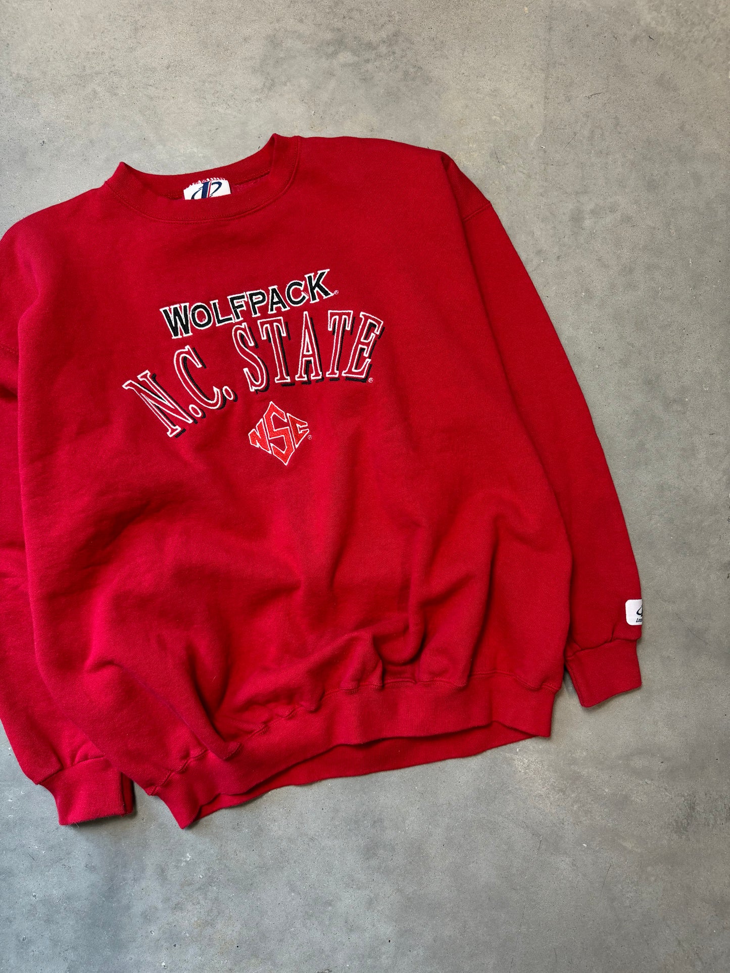 90’s NC State Wolfpack Vintage Diamond Logo Embroidered Logo Athletic Heavyweight Crewneck (XL)