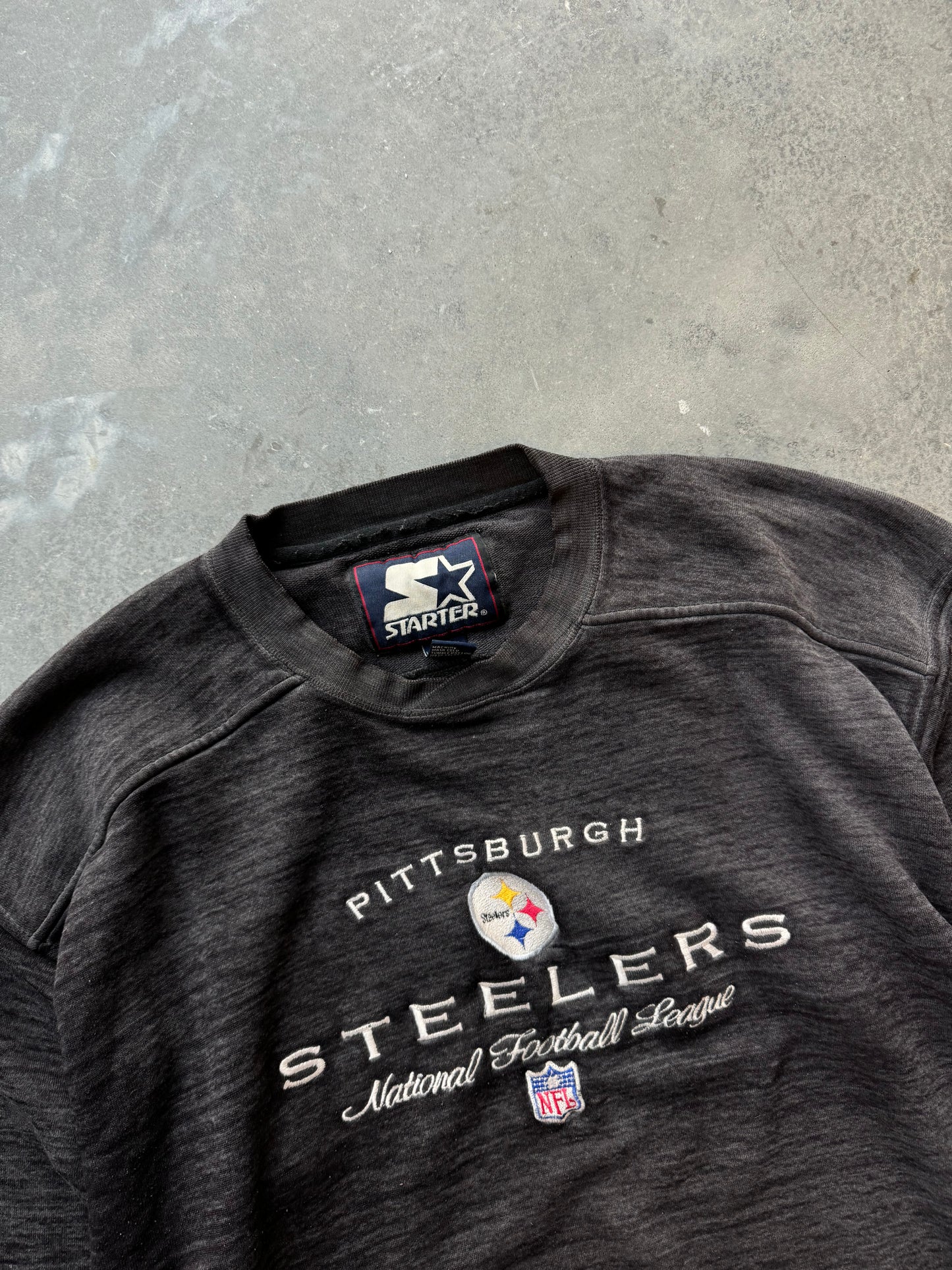 90’s Pittsburgh Steelers Vintage Black Starter Distressed NFL Crewneck (Large)