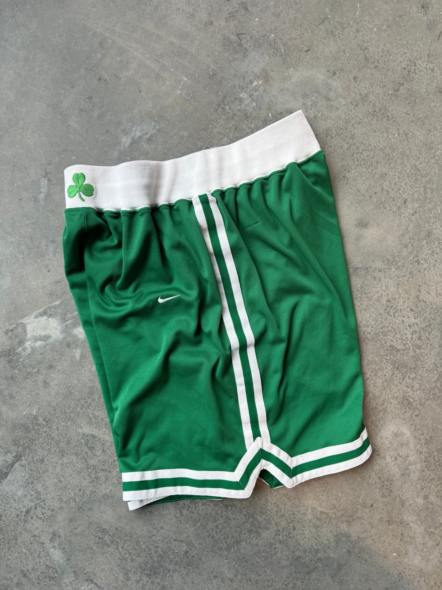 1998 Boston Celtics Vintage Nike Team Sports Road Green NBA Authentic Shorts (38/XL)