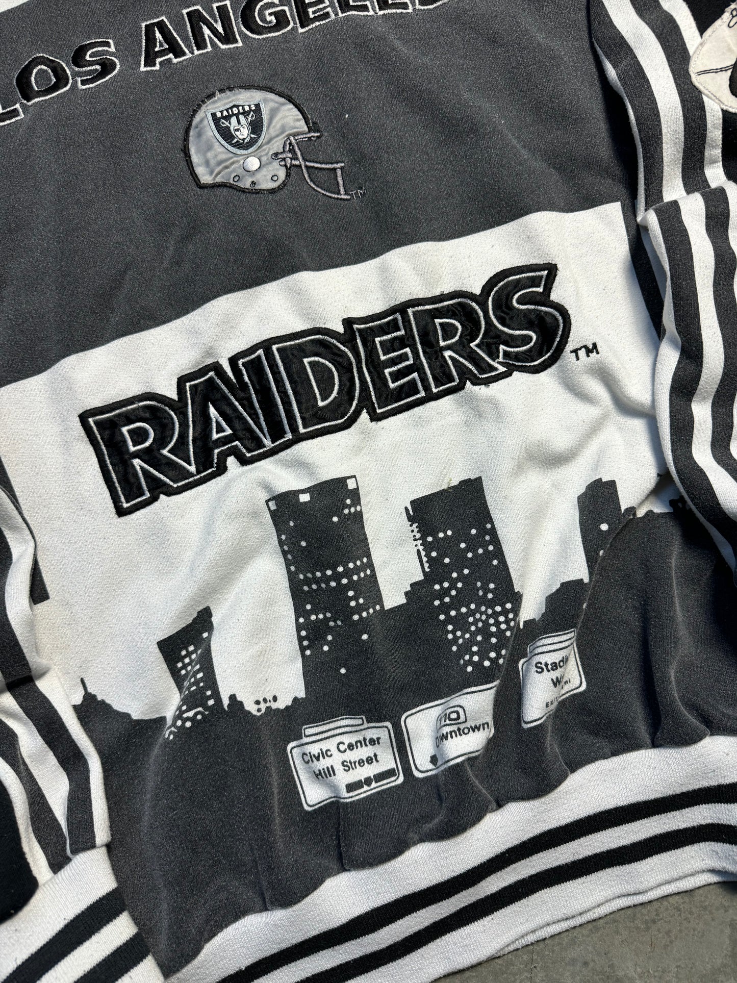 80’s Los Angeles Raiders Vintage Nike City Skyline Heavyweight Embroidered NFL NWA Style Crewneck (Large)