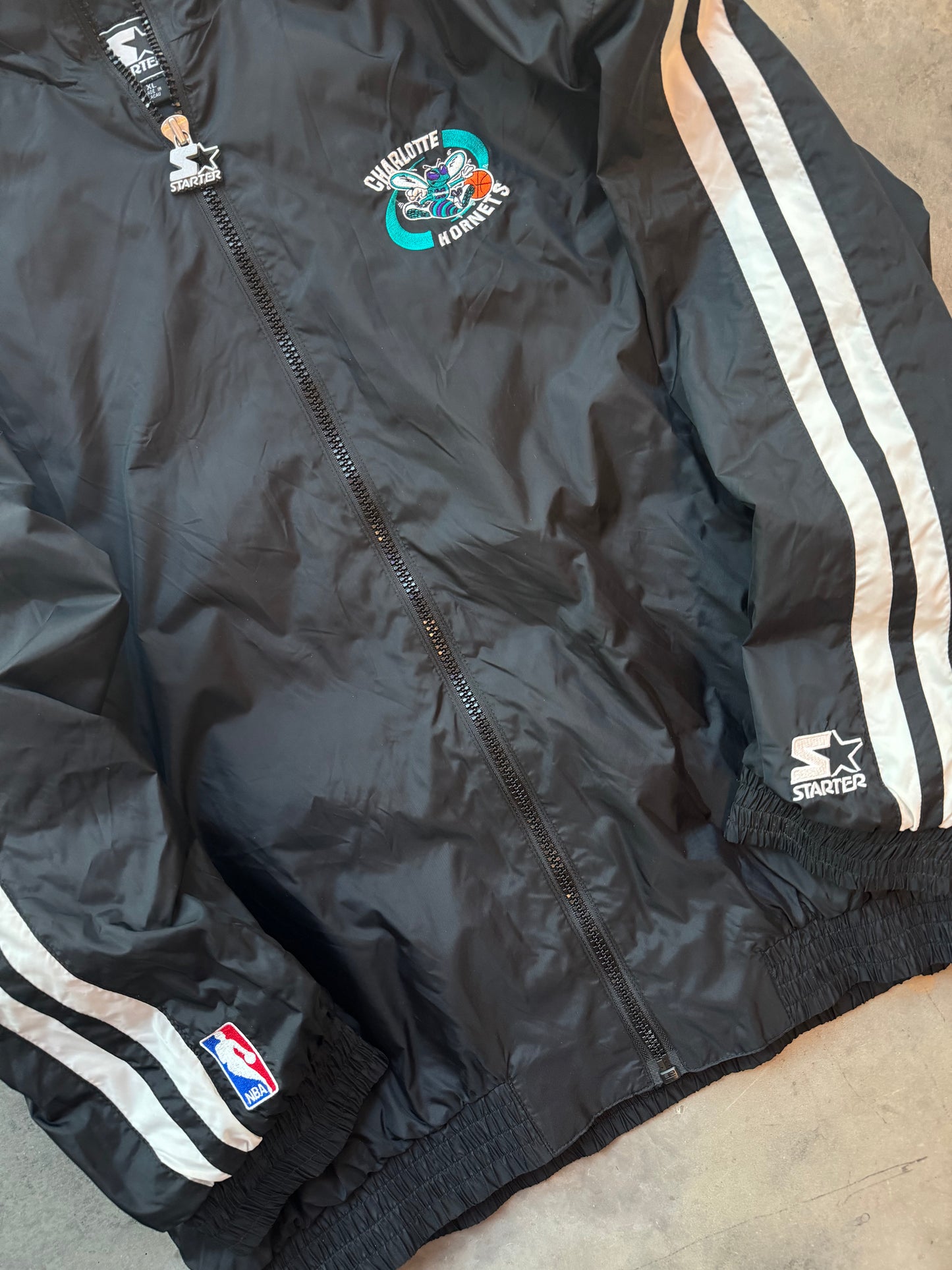 90’s Charlotte Hornets Vintage Black Starter NBA Windbreaker Jacket - Deadstock (XL)