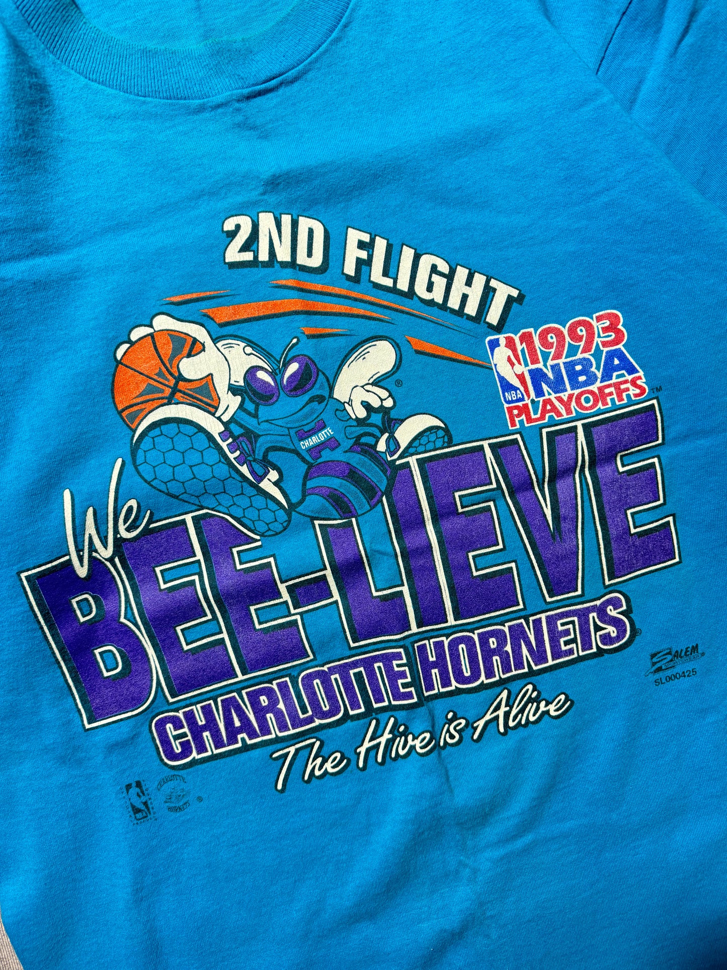 1993 Charlotte Hornets “We Bee-Lieve” NBA Playoffs The Hive Is Alive Vintage Tee (Large)
