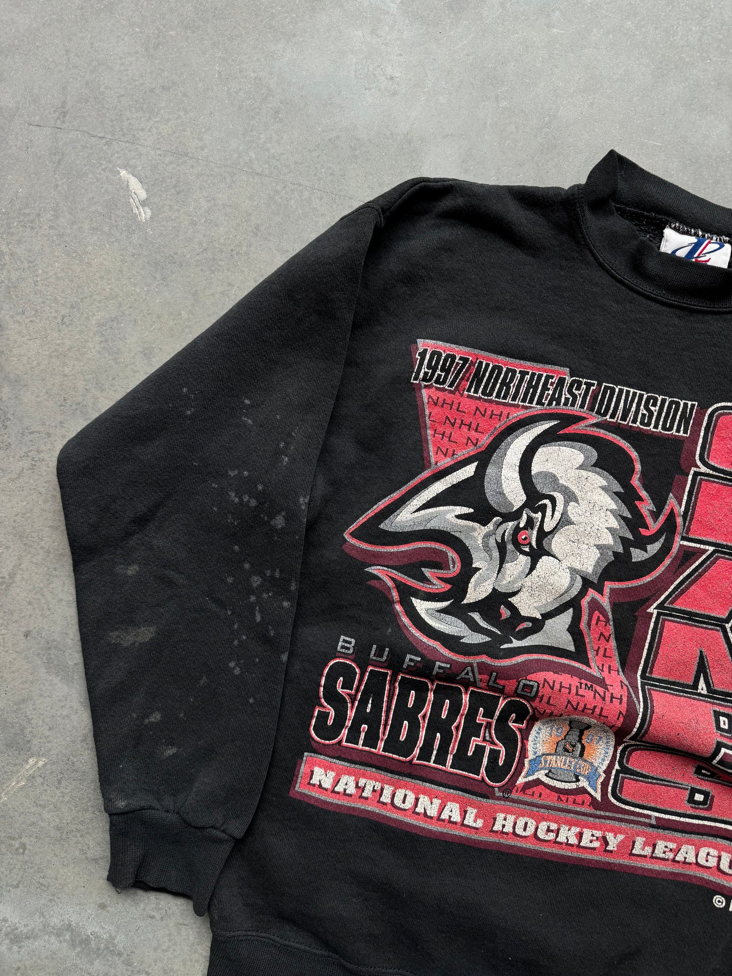 1997 Buffalo Sabres Vintage Black Logo Athletic Goat Head Northeast Division Champions NHL Hockey Crewneck (Medium)