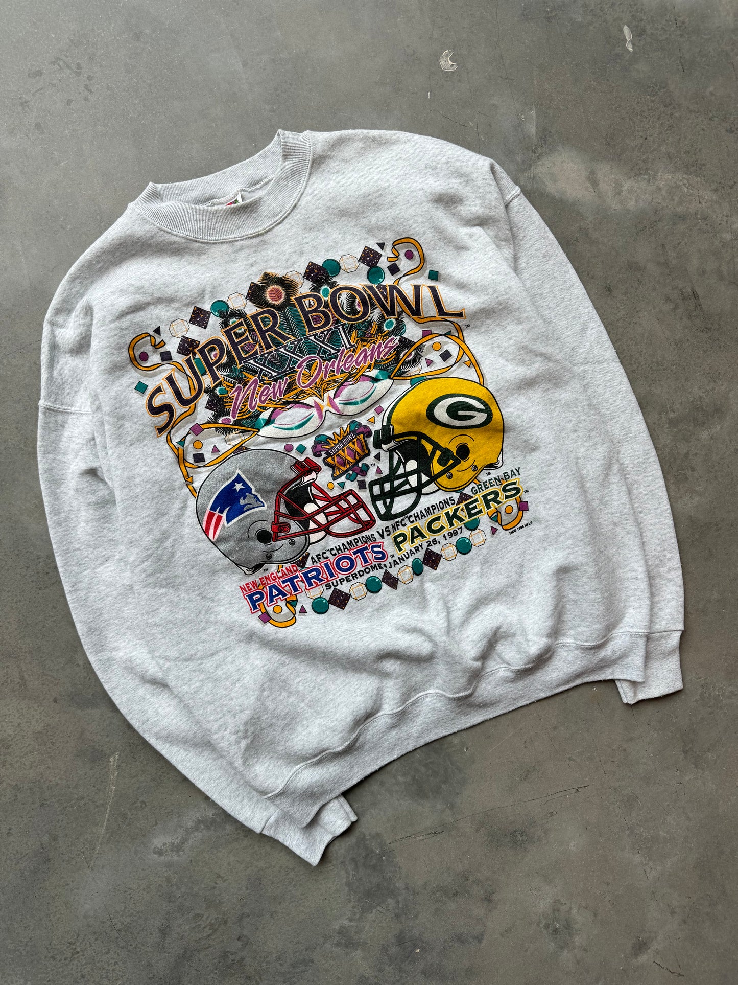 1997 Green Bay Packers vs. New England Patriots Super Bowl XXXI New Orleans Mardi Gras Style NFL Crewneck - Deadstock (XL)