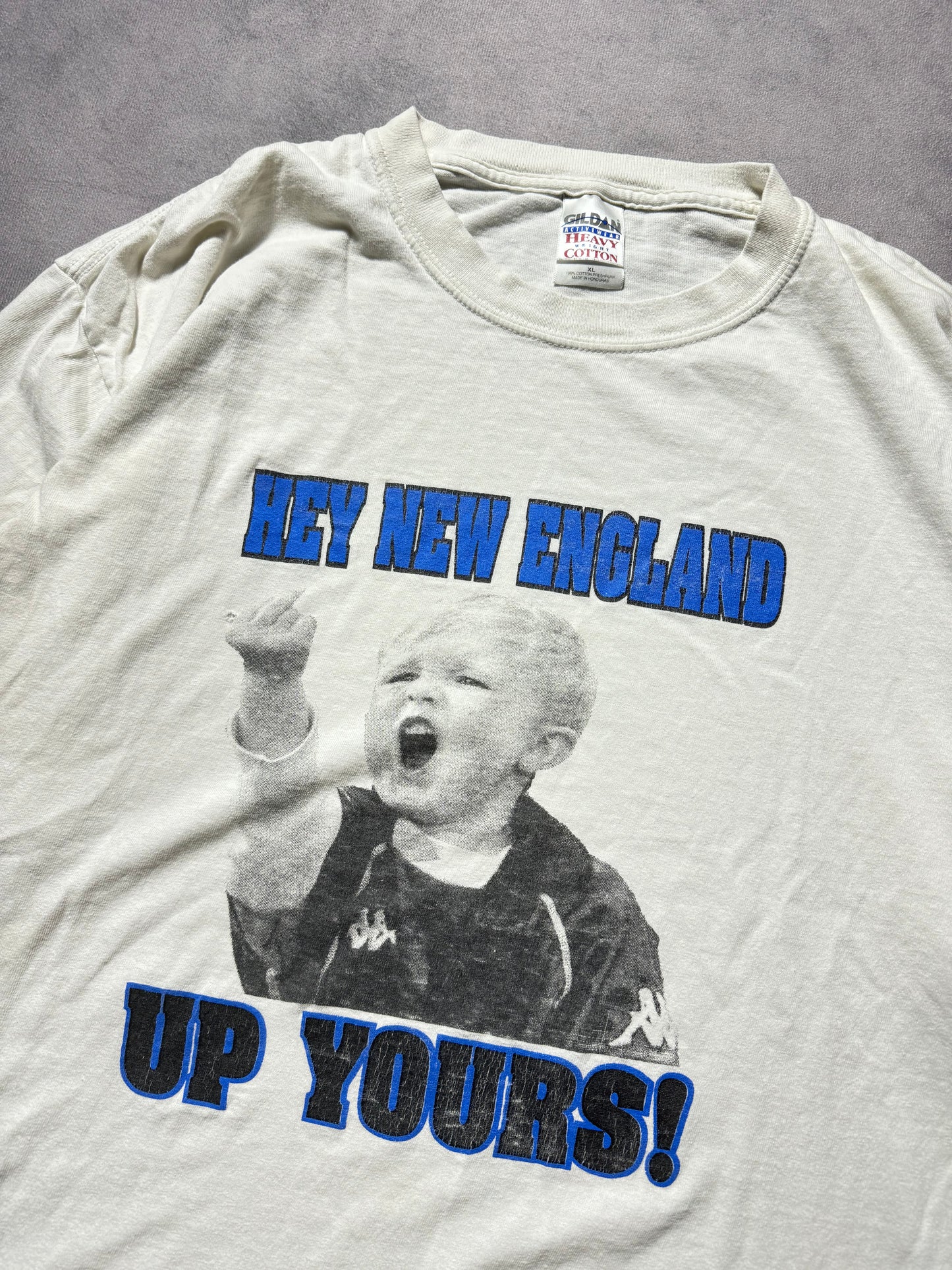 2004 Carolina Panthers vs. New England Patriots Super Bowl XXXVIII “Hey, New England Up Yours!” Vintage White Parking Lot NFL Tee (XL)