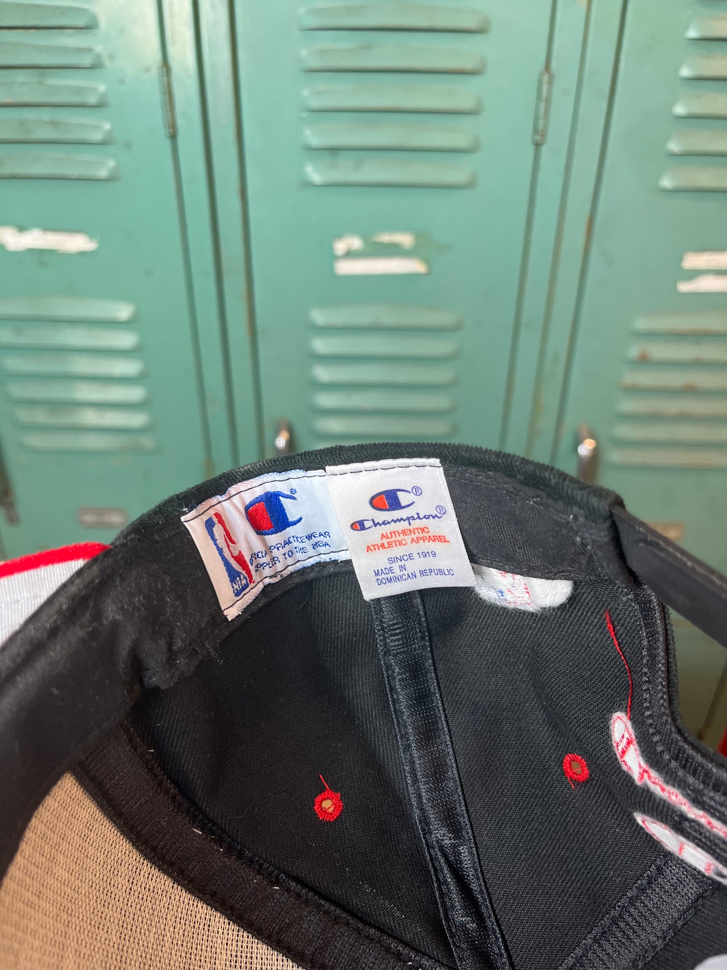 90’s Philadelphia 76ers Vintage Champion NBA Snapback Hat (OSFA)