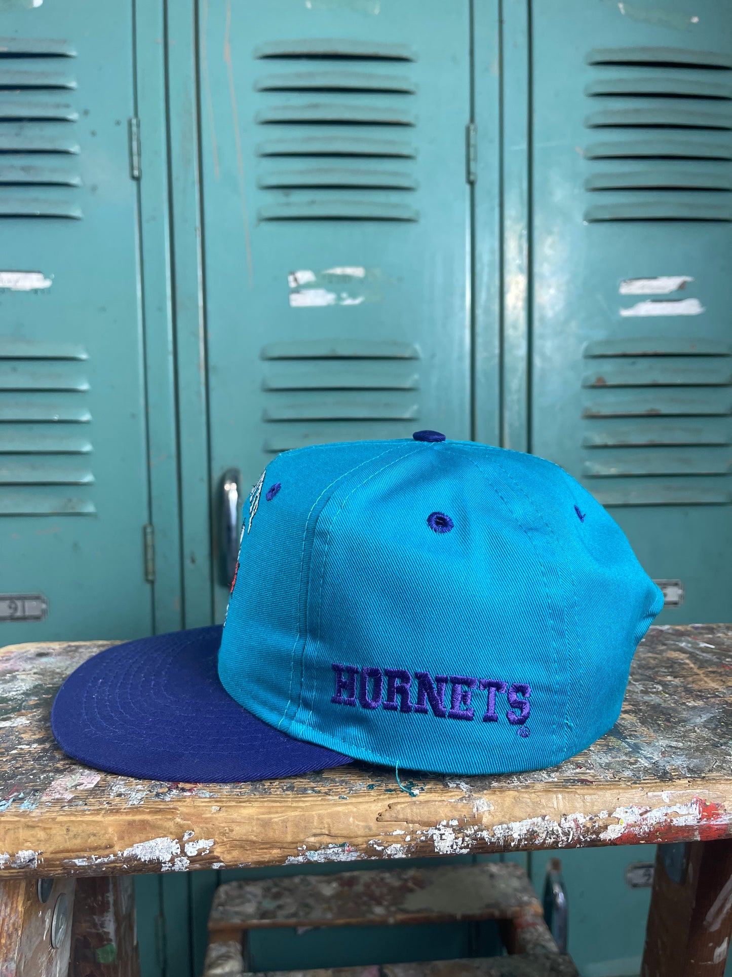 90’s Charlotte Hornets Vintage Spellout NBA Snapback Hat (OSFA)