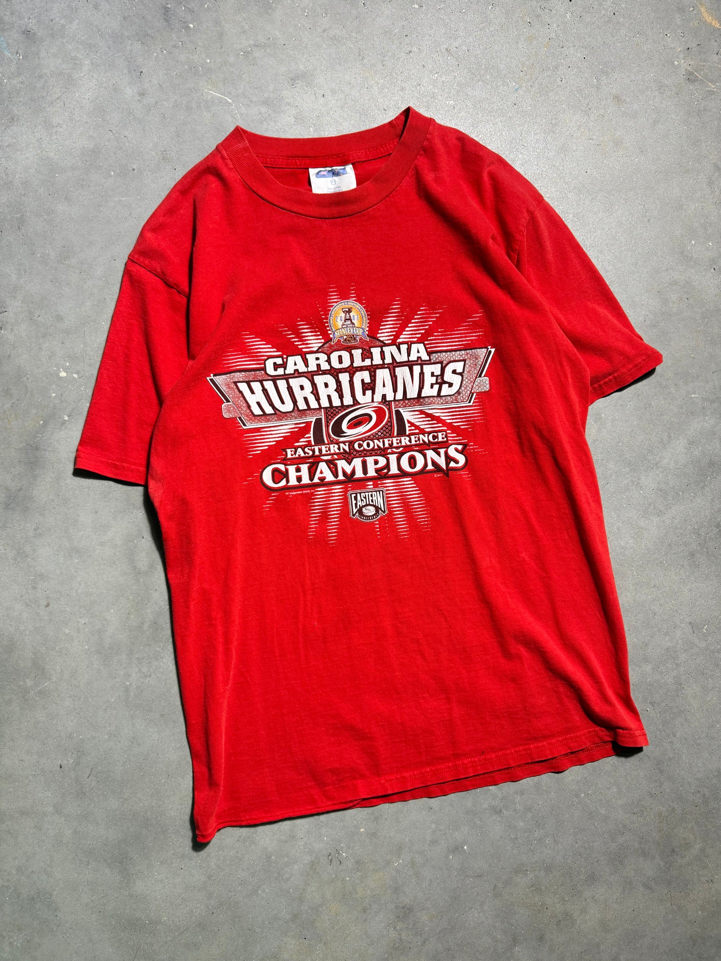 2002 Carolina Hurricanes Eastern Conference Champions Vintage Red NHL Hockey Playoffs Tee (Medium)