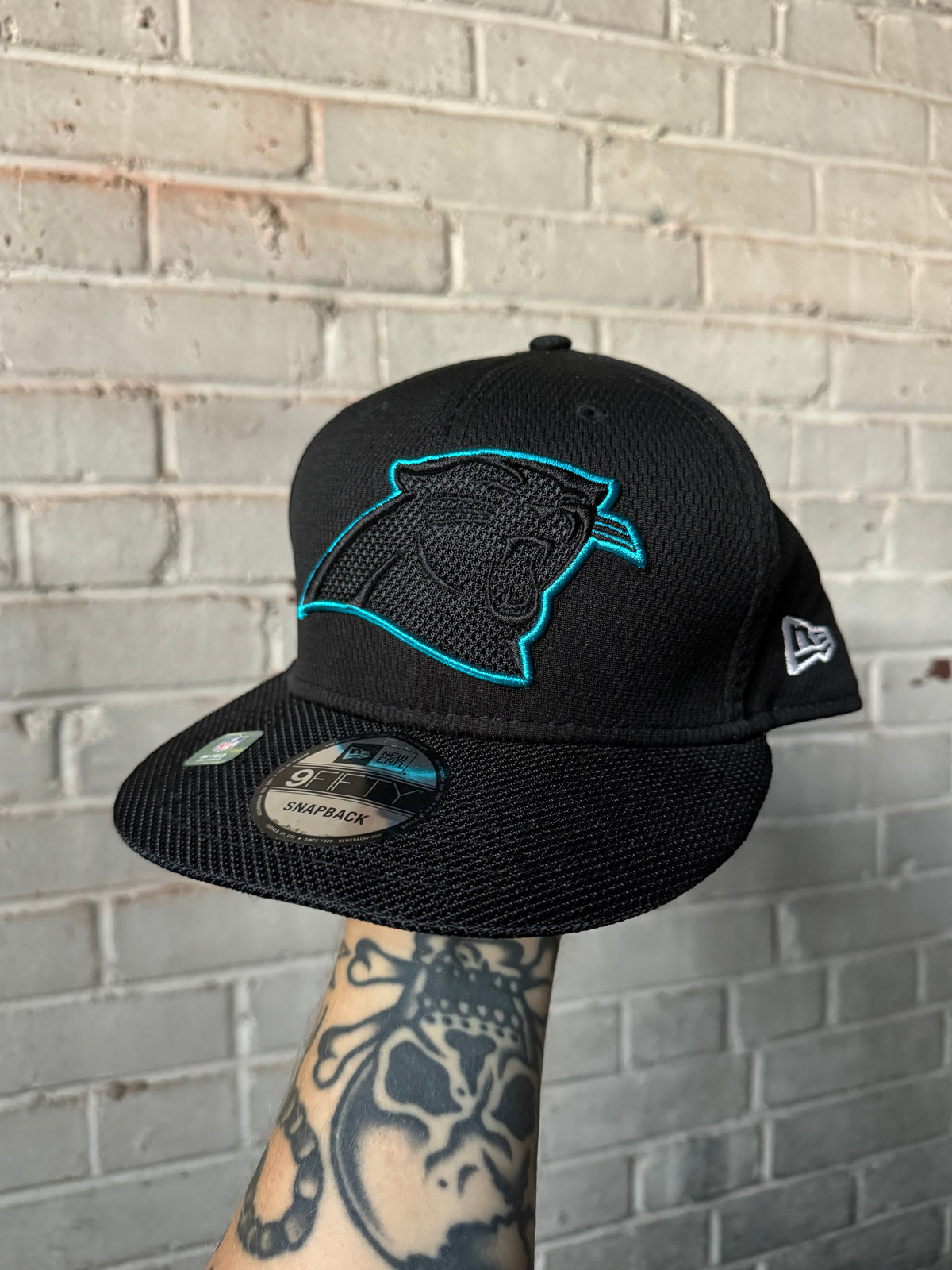 2021 Carolina Panthers Black Mesh New Era NFL Sideline Snapback Hat (OSFA)