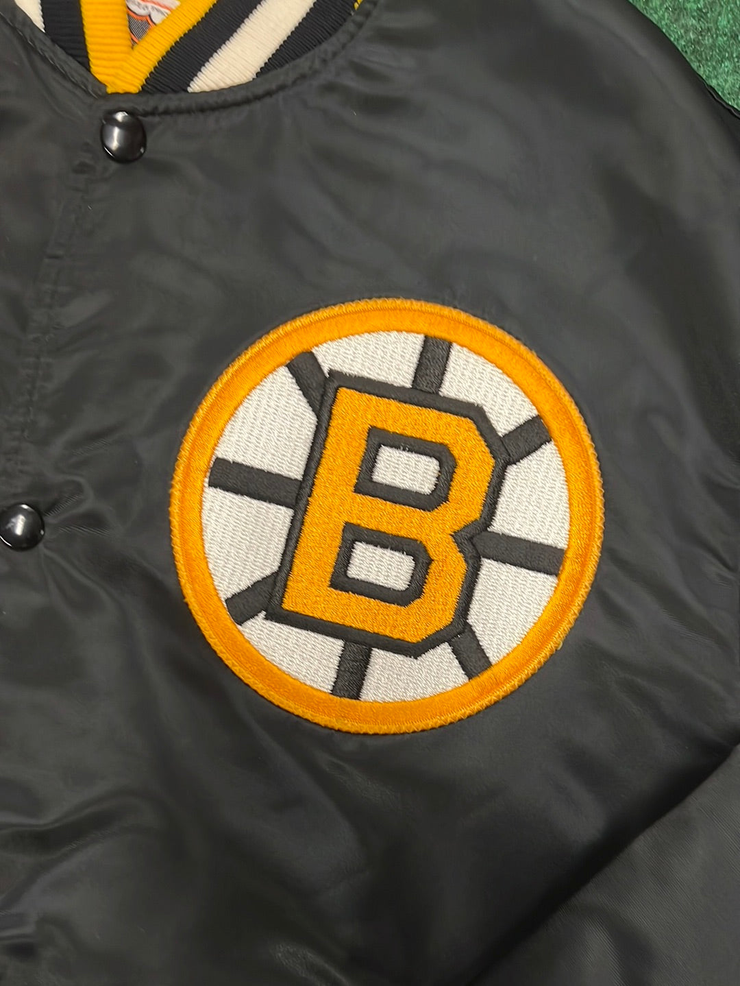 90’s Vintage Boston Bruins Starter Satin Bomber NHL Jacket (Large)