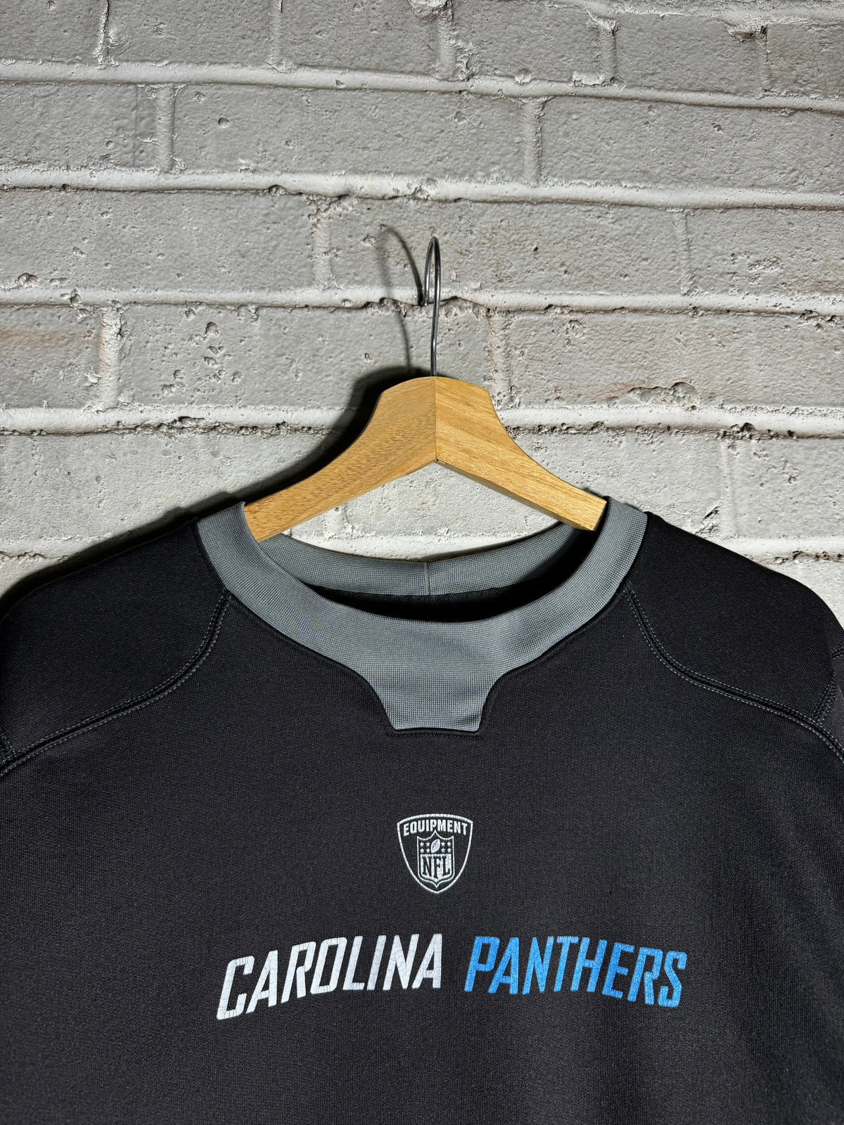 00’s Carolina Panthers Vintage Black Grey Reebok NFL Equipment Sideline Crewneck (Large)