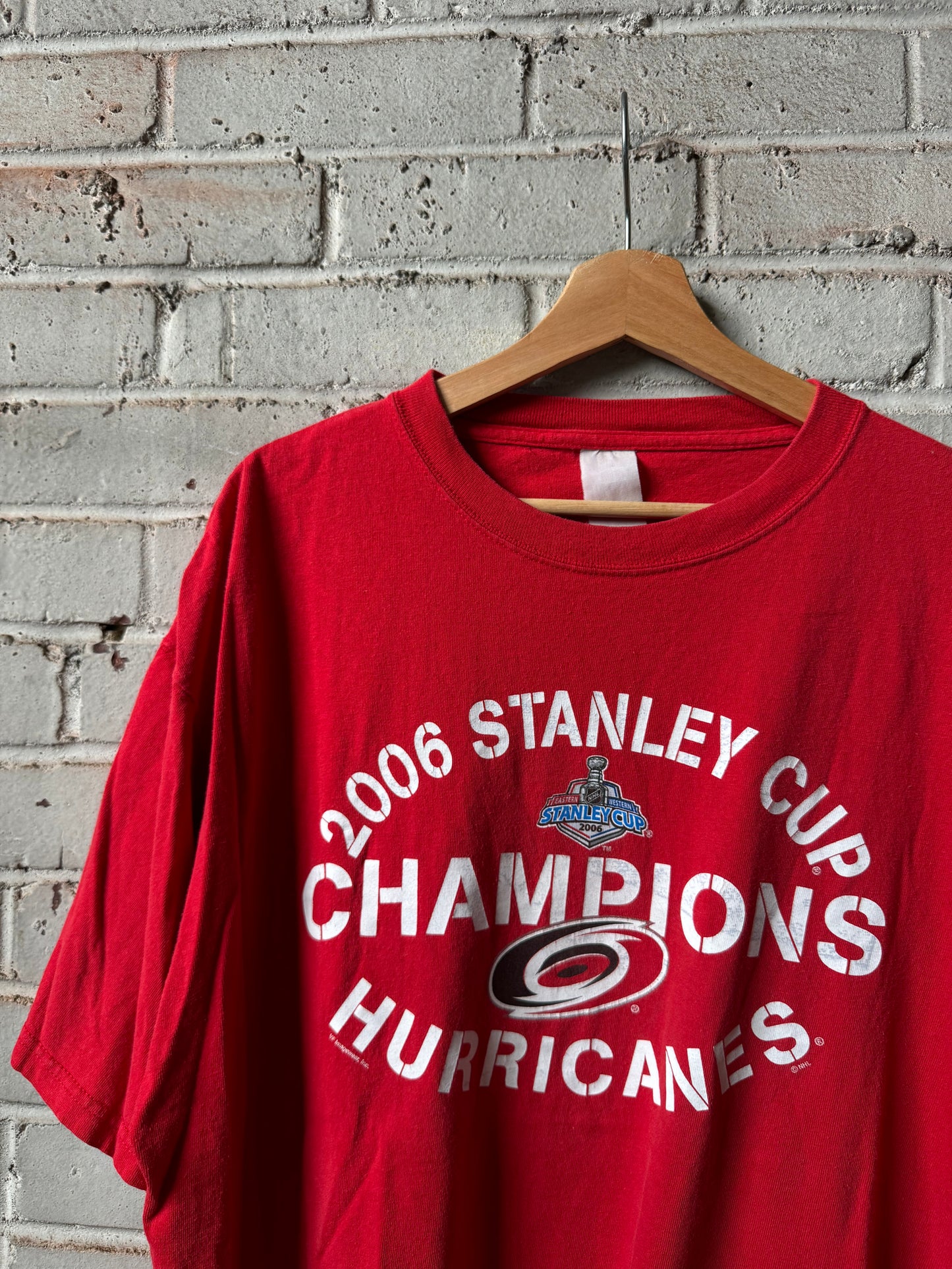 2006 Carolina Hurricanes Stanley Cup Champions Vintage Red NHL Tee (XL)