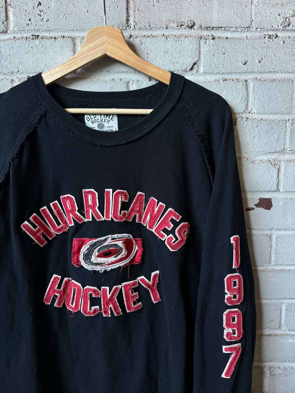 2010’s Carolina Hurricanes Old Time Hockey Established 1997 Heavyweight NHL Longsleeve Tee (XL)