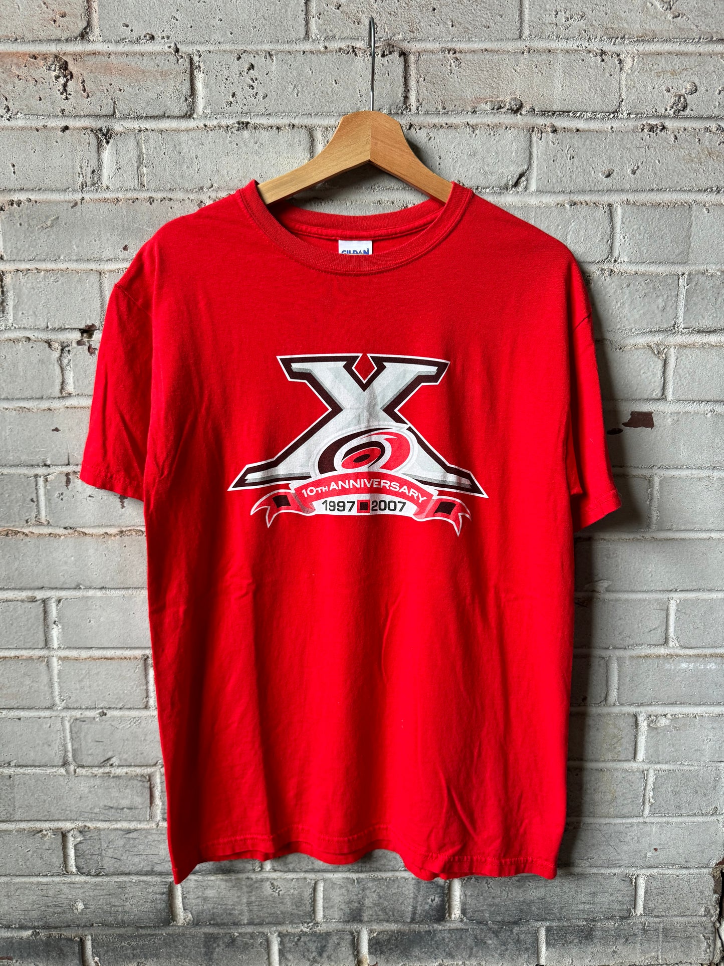 2007 Carolina Hurricanes 10th Anniversary Patch Logo Vintage NHL Tee (Medium)