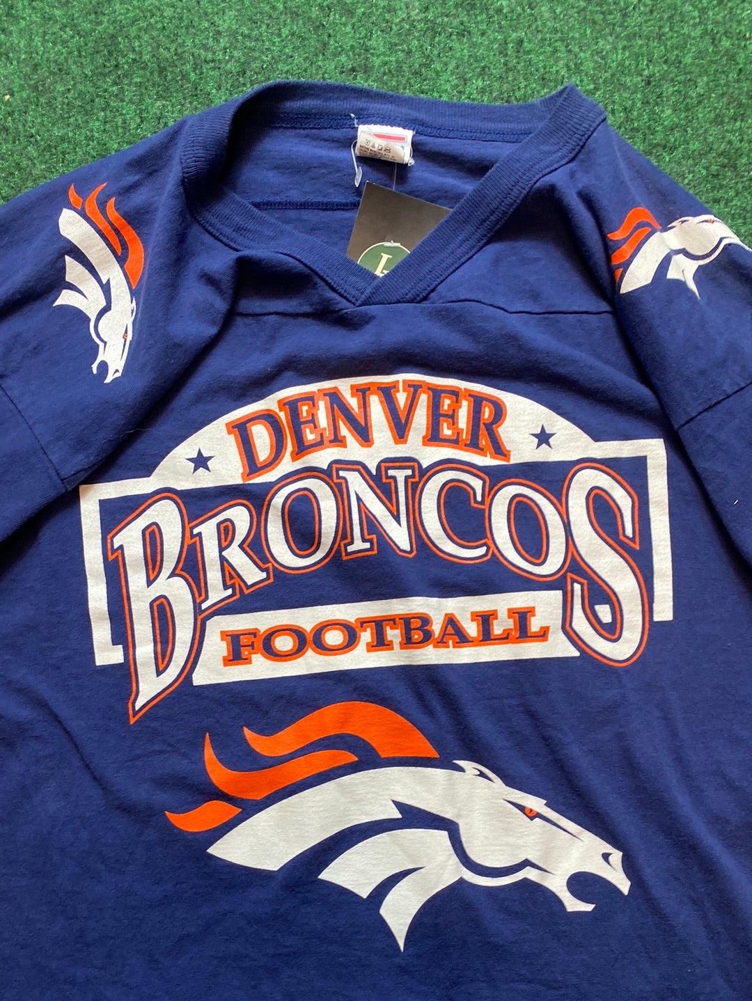 90s Vintage Denver Broncos NFL V- Neck Vintage Tee (Medium)