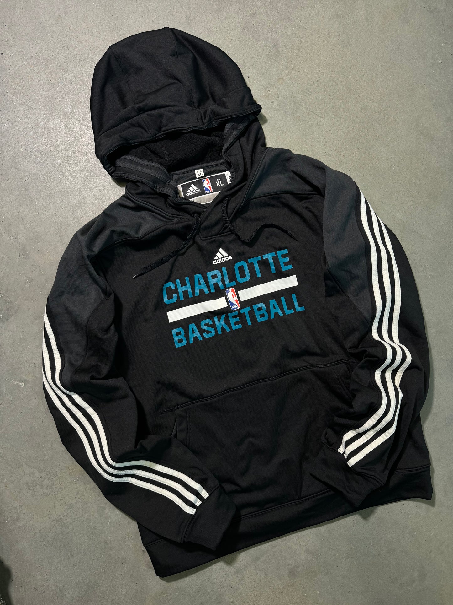 2015/2016 Charlotte Hornets Team Issued Adidas Black Warm Up NBA Hoodie (XL)