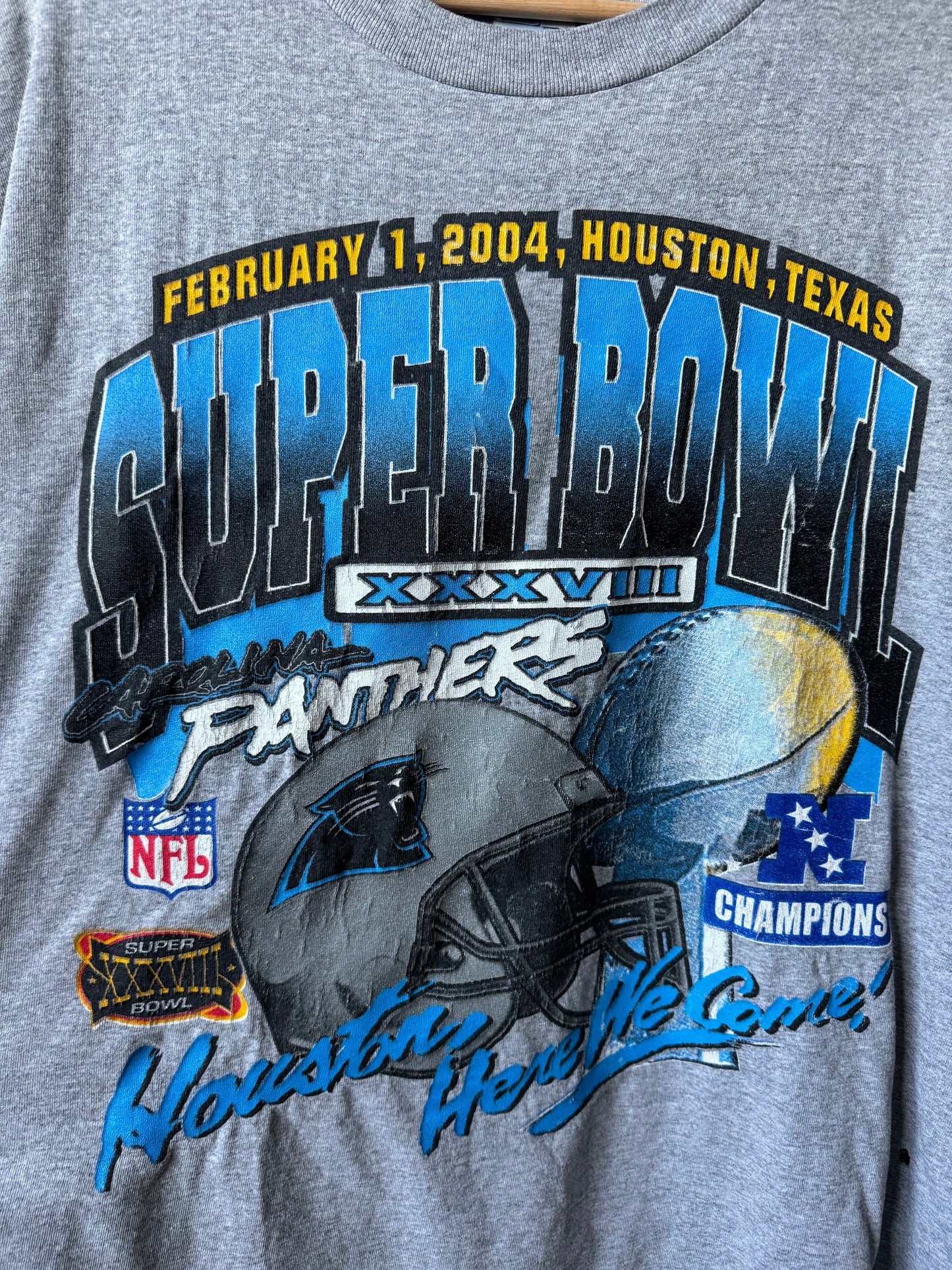 2004 Carolina Panthers Super Bowl XXXVIII “Houston, Here We Come” Vintage Grey Parking Lot Print NFL Tee (Boxy XXL)