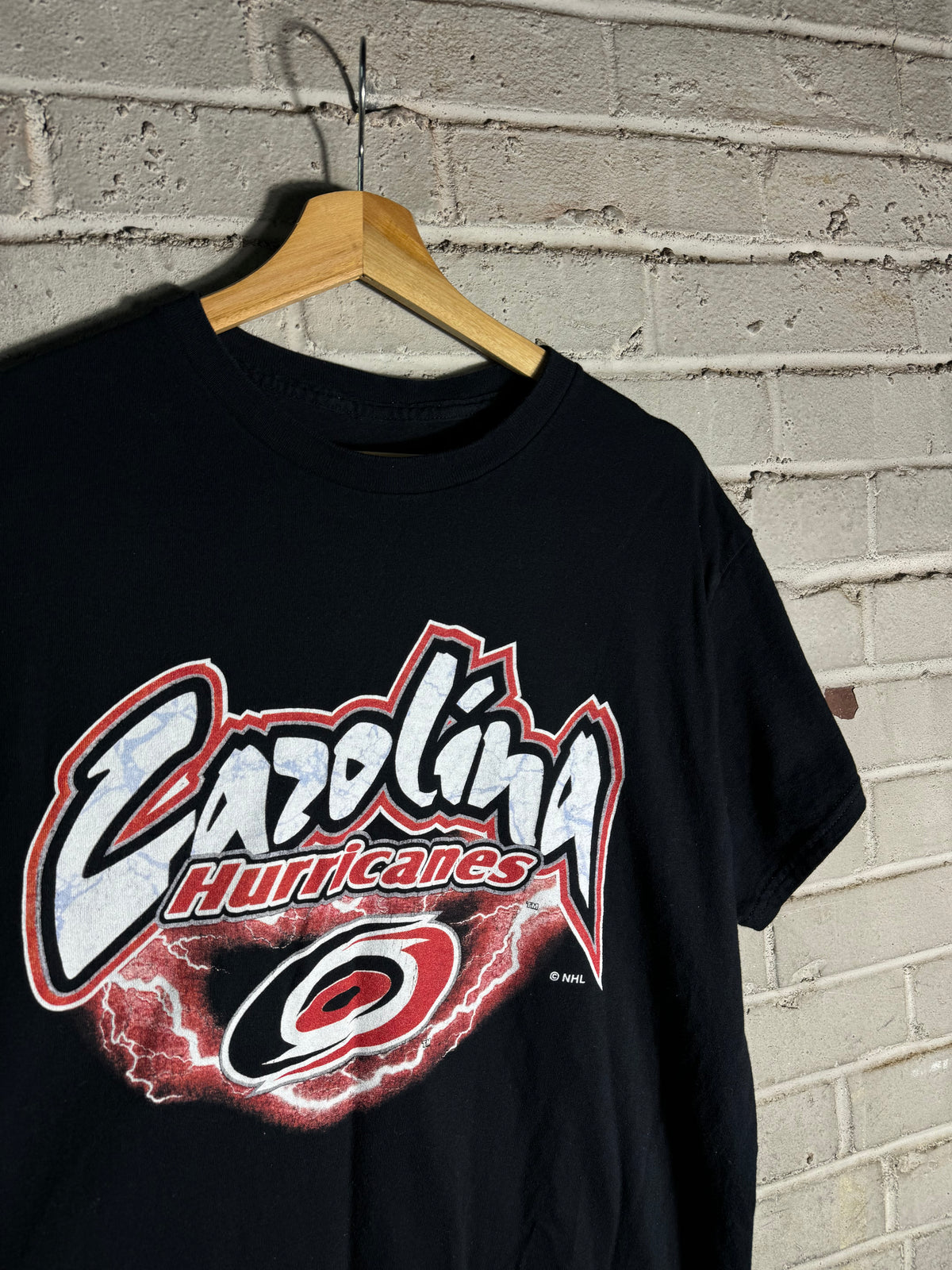 90’s Carolina Hurricanes Vintage Black Lightning Print NHL Hockey Tee (Medium)