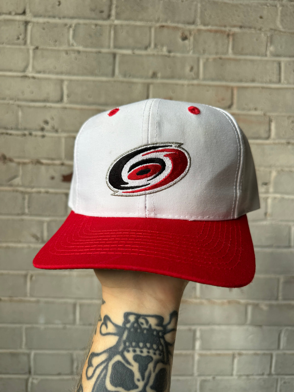 90’s Carolina Hurricanes Vintage White Red Plain Logo NHL Snapback Hat (OSFA)