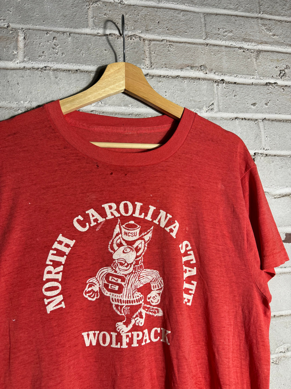 70’s NC State Wolfpack Thinned Out Wolfy Logo College Tee (Medium)