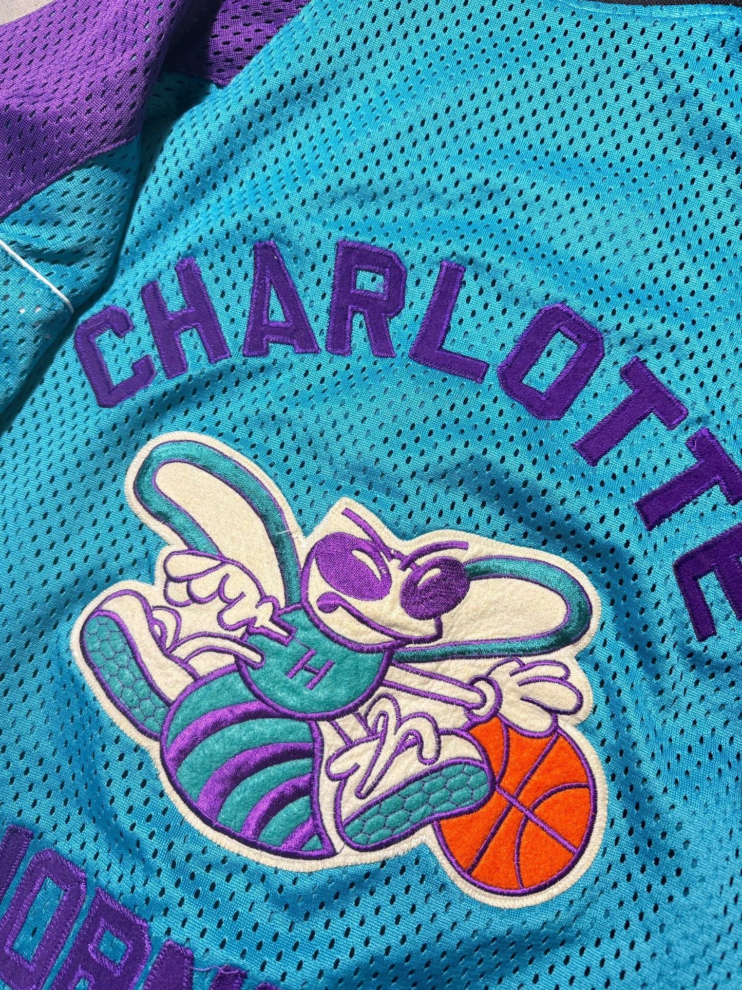 90’s Charlotte Hornets Vintage Tyrone Muggsy Bogues NBA Warm Up Style Top (Medium)