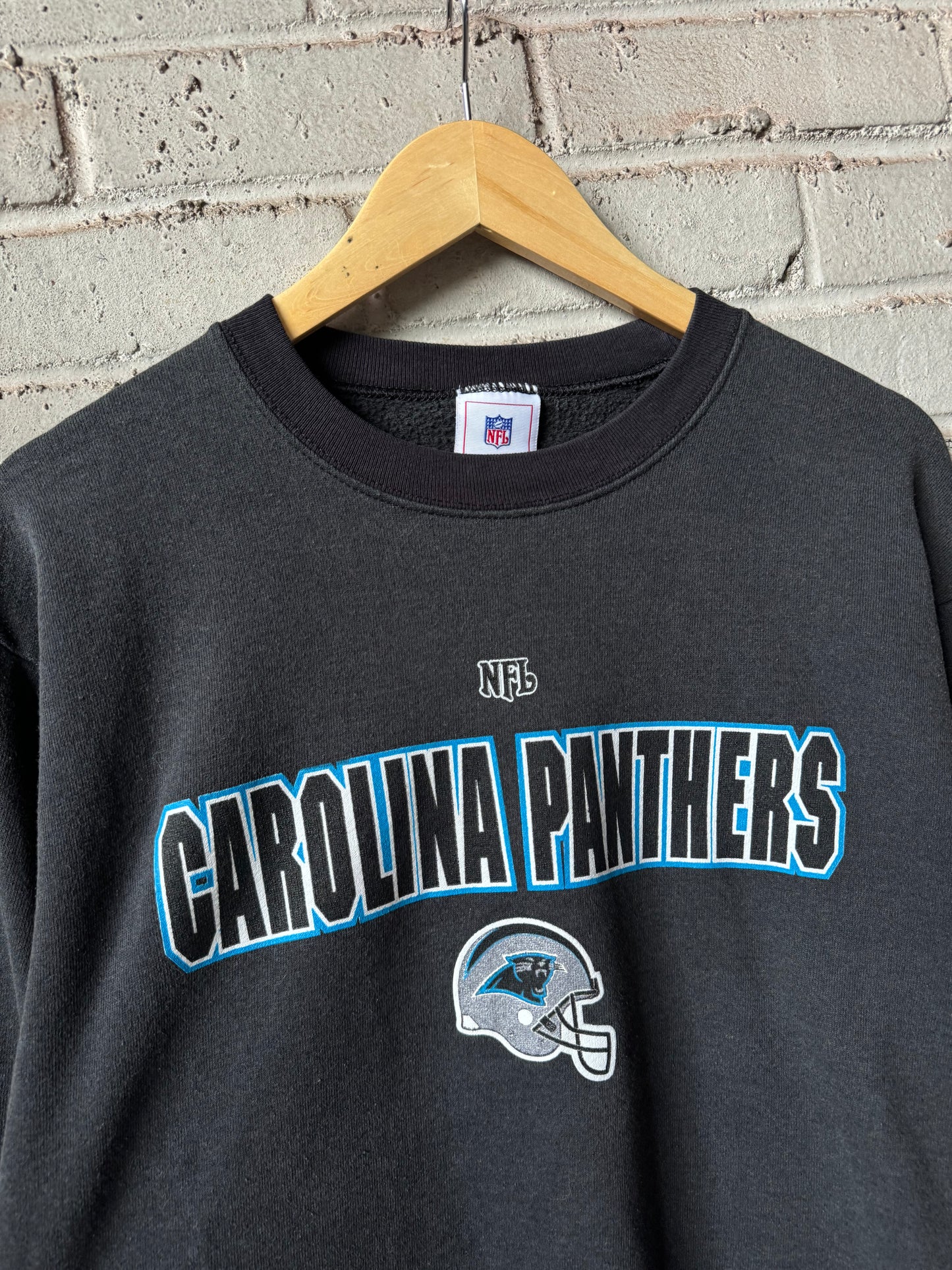 00’s Carolina Panthers Vintage Faded Black Spellout NFL Crewneck (Medium)