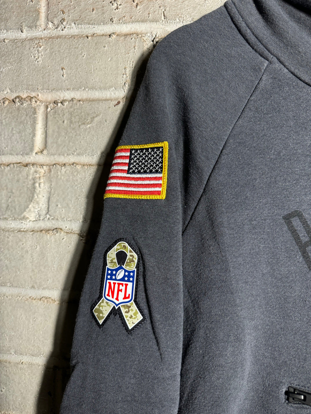 2016 Carolina Panthers Nike Salute to Service Dark Grey Mock Neck NFL Pullover (Women’s Small)
