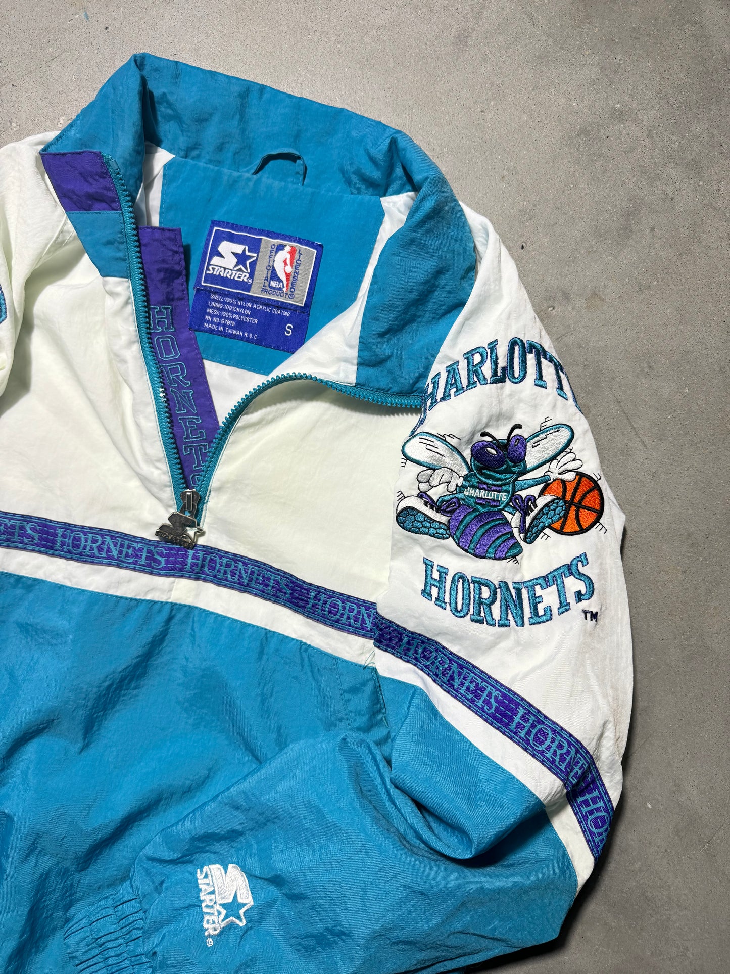 90’s Charlotte Hornets Vintage White Teal Starter Big Logos Half Zip NBA Pullover Jacket (Small)