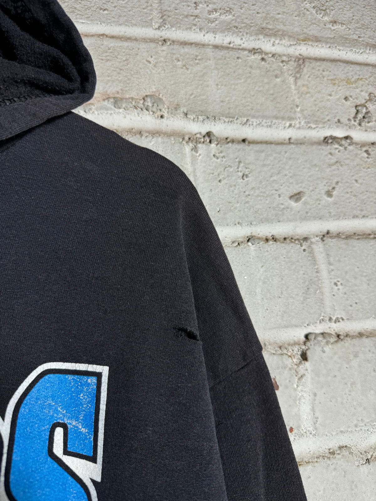 00’s Carolina Panthers Vintage Black Distressed Spellout NFL Hoodie (Medium)