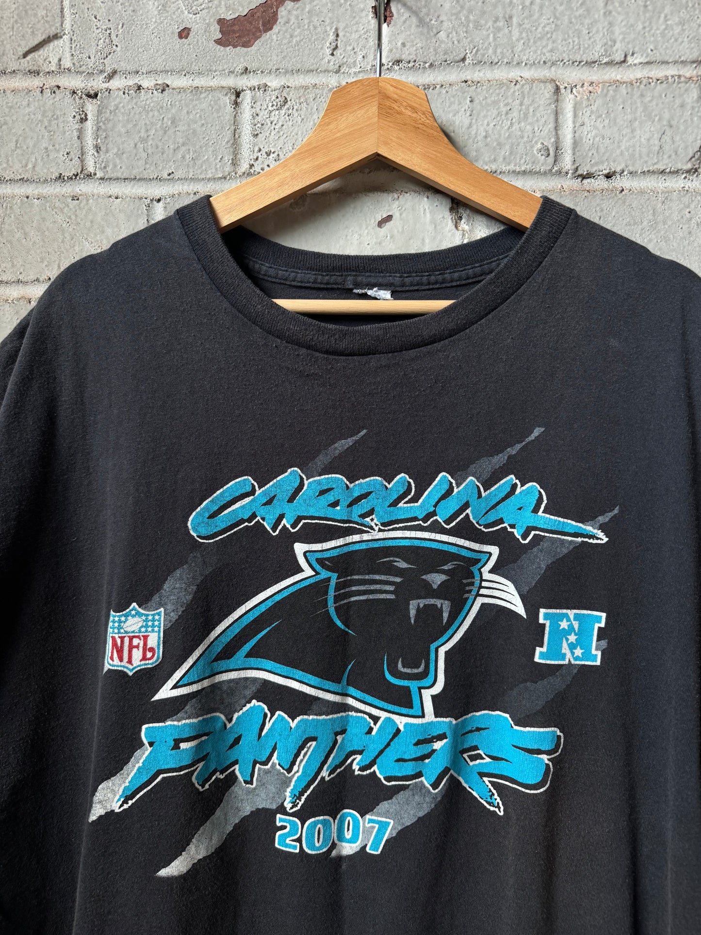 2007 Carolina Panthers Vintage Black Cut Off Schedule Roster NFL Tee (XL)