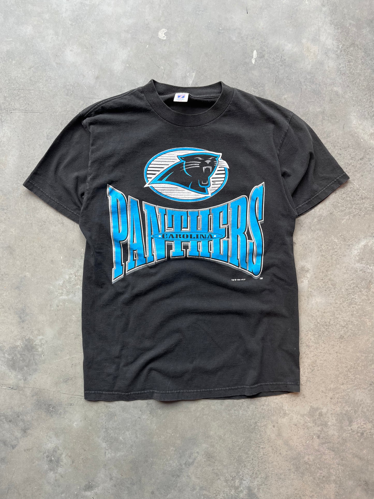 1996 Carolina Panthers Vintage Black Logo 7 Squeeze Spellout Logo NFL Tee (Large)