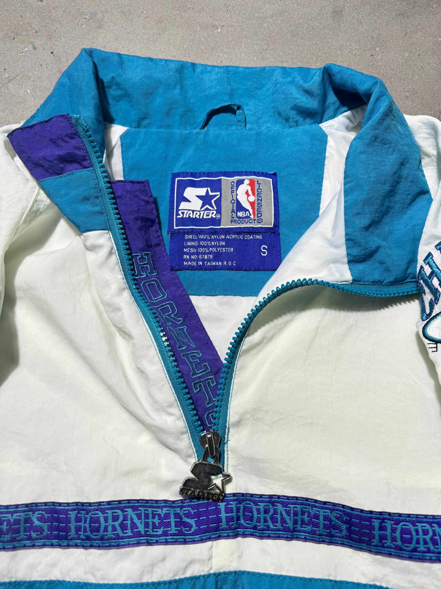 90’s Charlotte Hornets Vintage White Teal Starter Big Logos Half Zip NBA Pullover Jacket (Small)