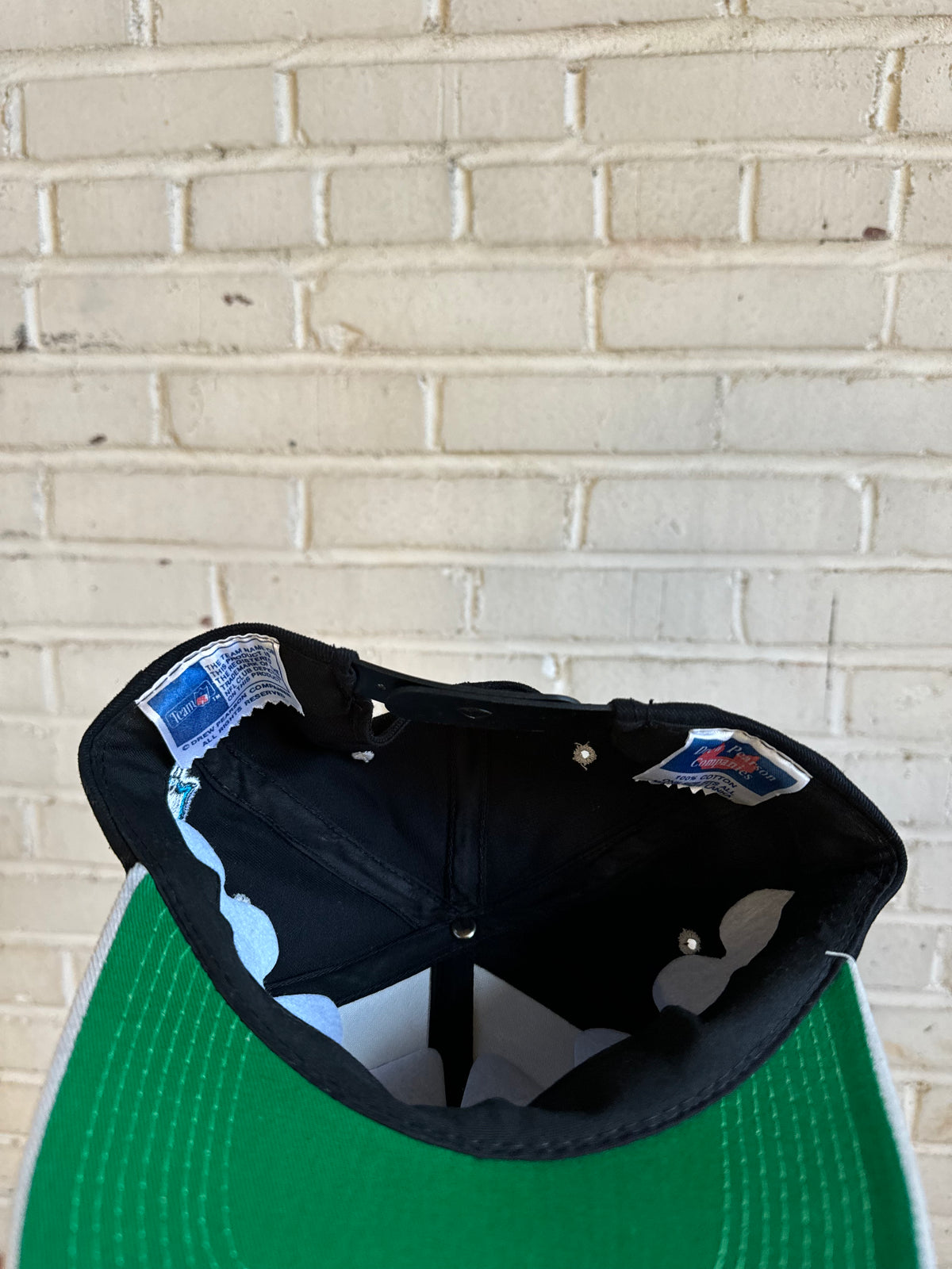 90’s Carolina Panthers Vintage Wave Spellout Black Grey NFL Snapback Hat (OSFA)