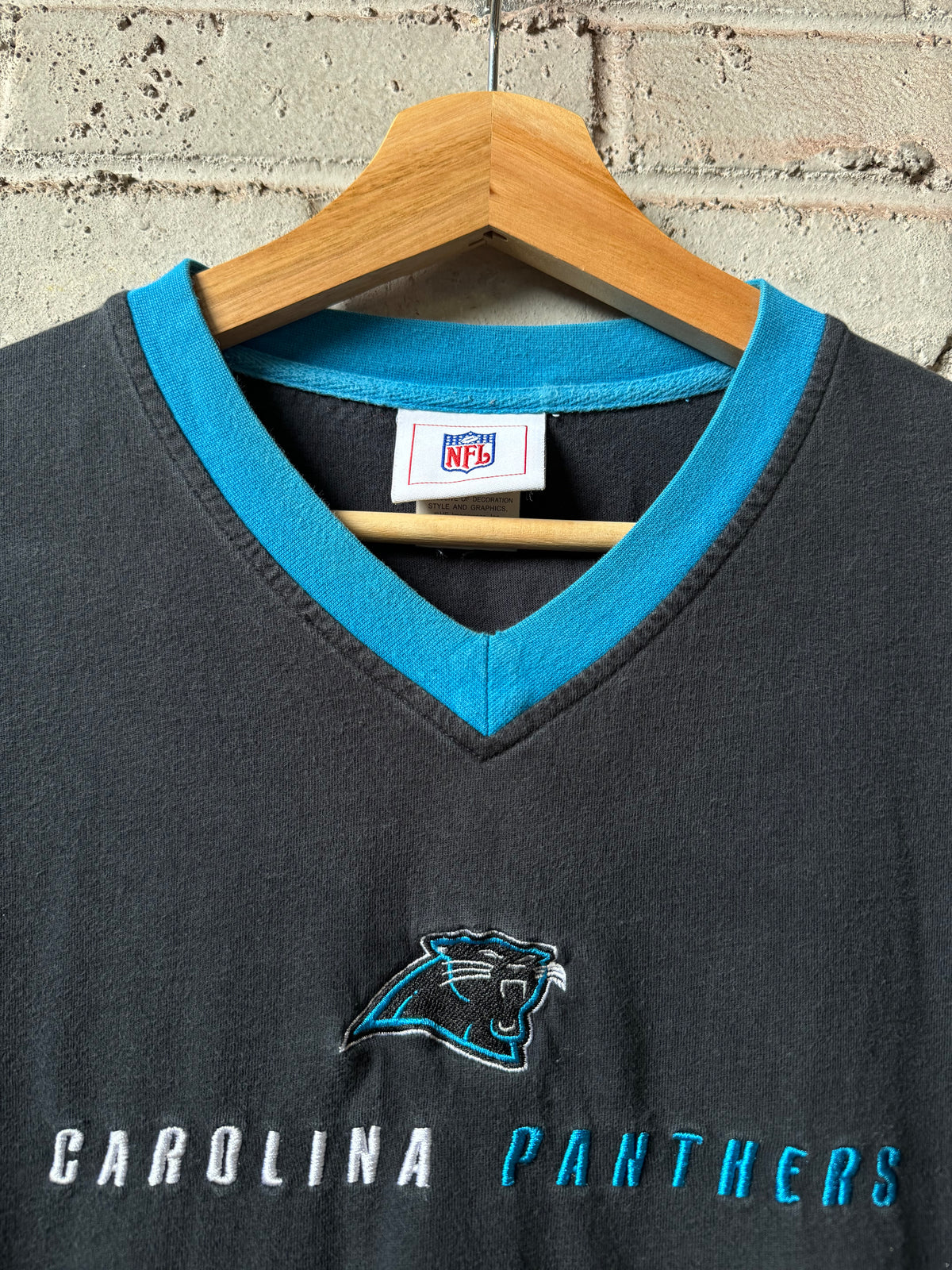 00’s Carolina Panthers Vintage Shoulder Striped NFL Longsleeve Tee (Large)