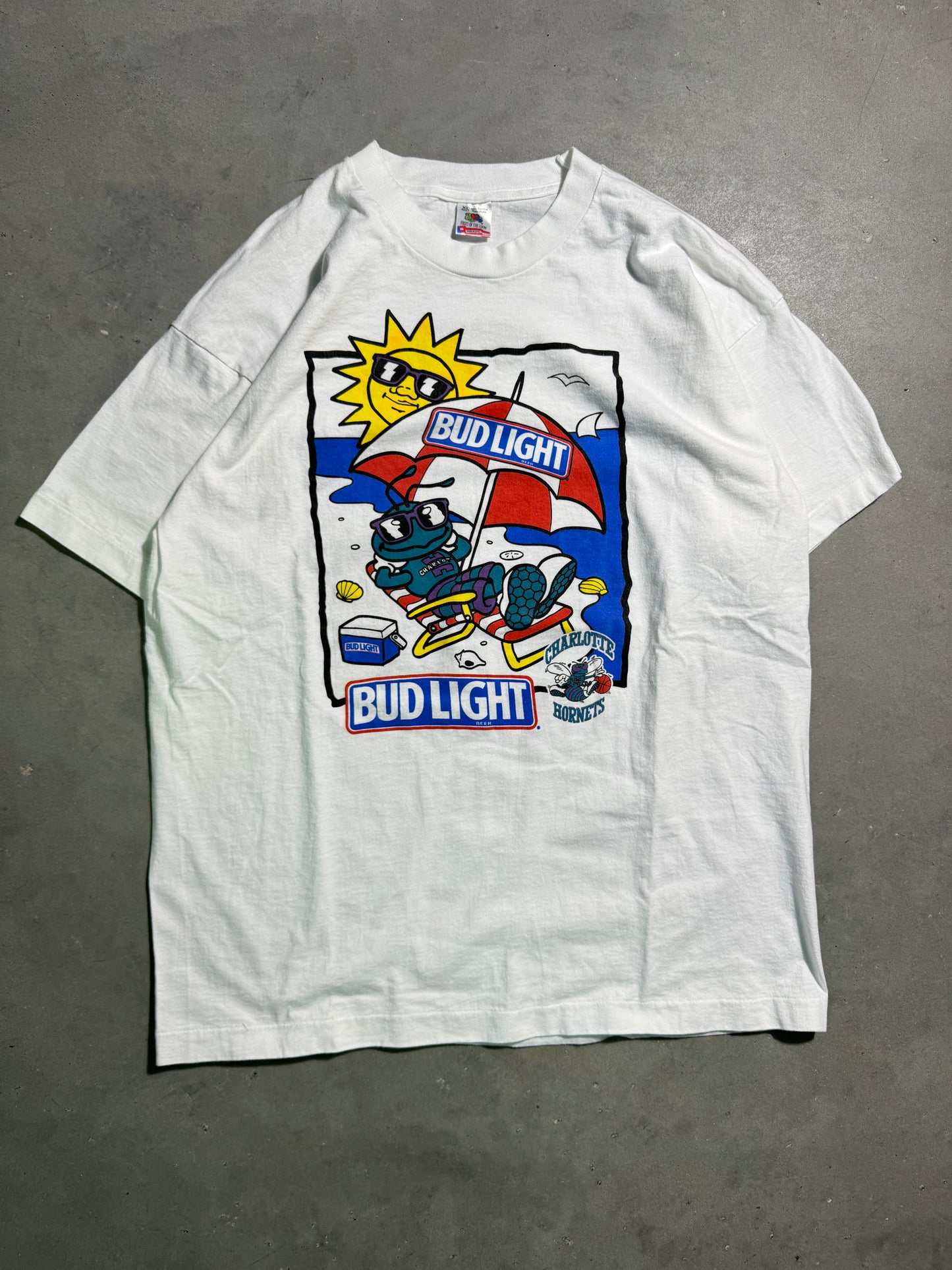 90’s Charlotte Hornets x Bud Light Hugo Beach Scene Vintage NBA Tee - Deadstock (XL)