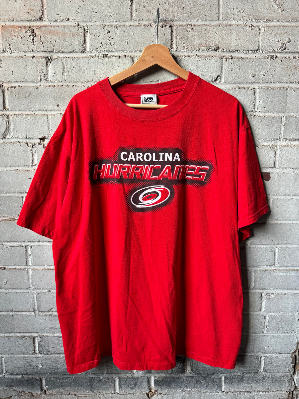 00’s Carolina Hurricanes Vintage Red Spellout NHL Tee (XL)