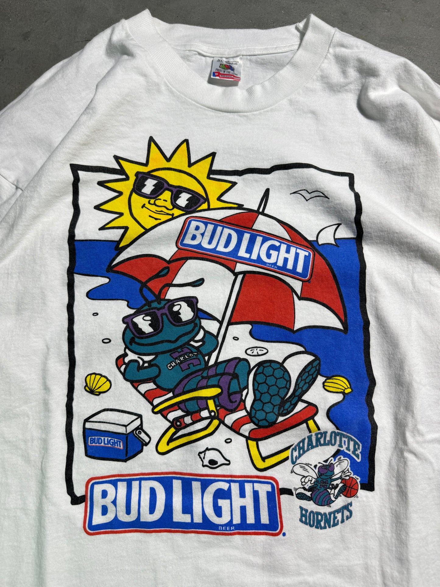 90’s Charlotte Hornets x Bud Light Hugo Beach Scene Vintage NBA Tee - Deadstock (XL)