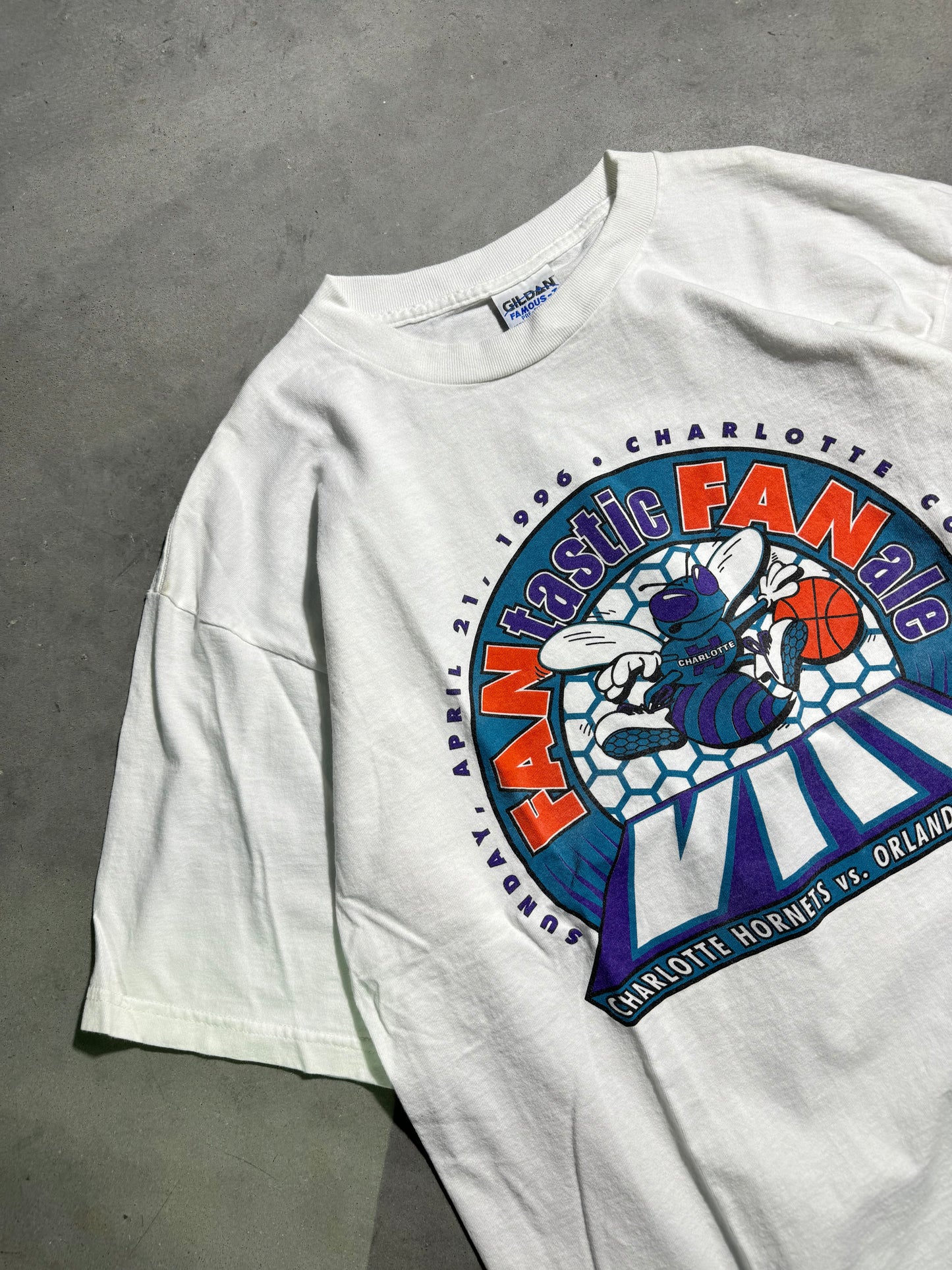 1996 Charlotte Hornets vs. Orlando Magic Fantastic Fanale Vintage NBA Tee - Deadstock (XL)