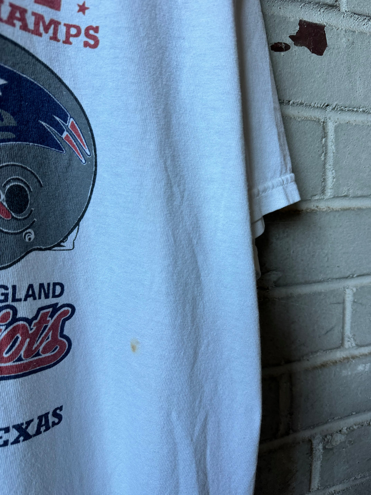 2004 Carolina Panthers vs. New England Patriots Vintage White Super Bowl XXXVIII NFL Match Up Tee (XL)
