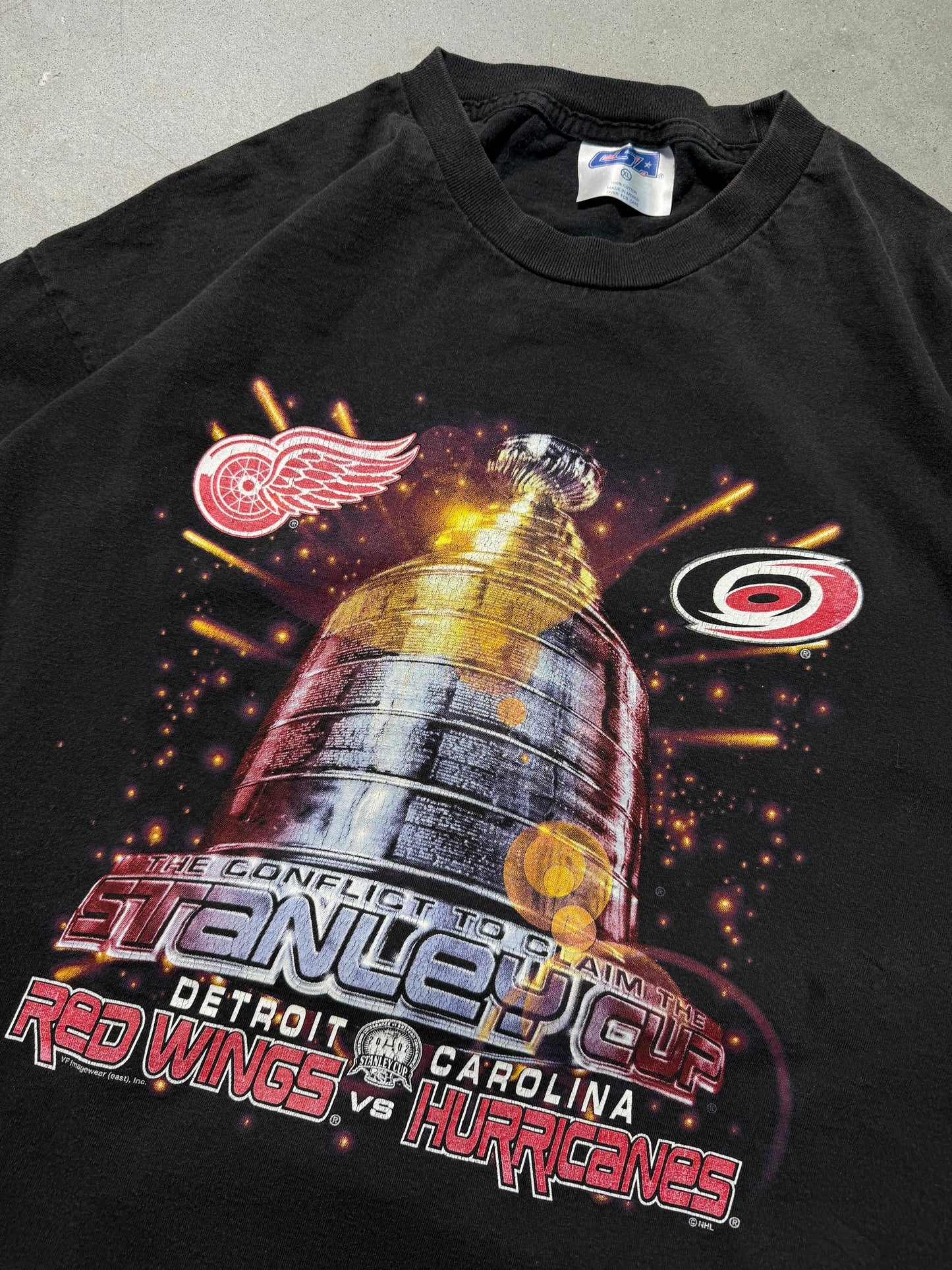 2002 Carolina Hurricanes vs. Detroit Red Wings NHL Stanley Cup Finals Vintage Hockey Tee (XXL)